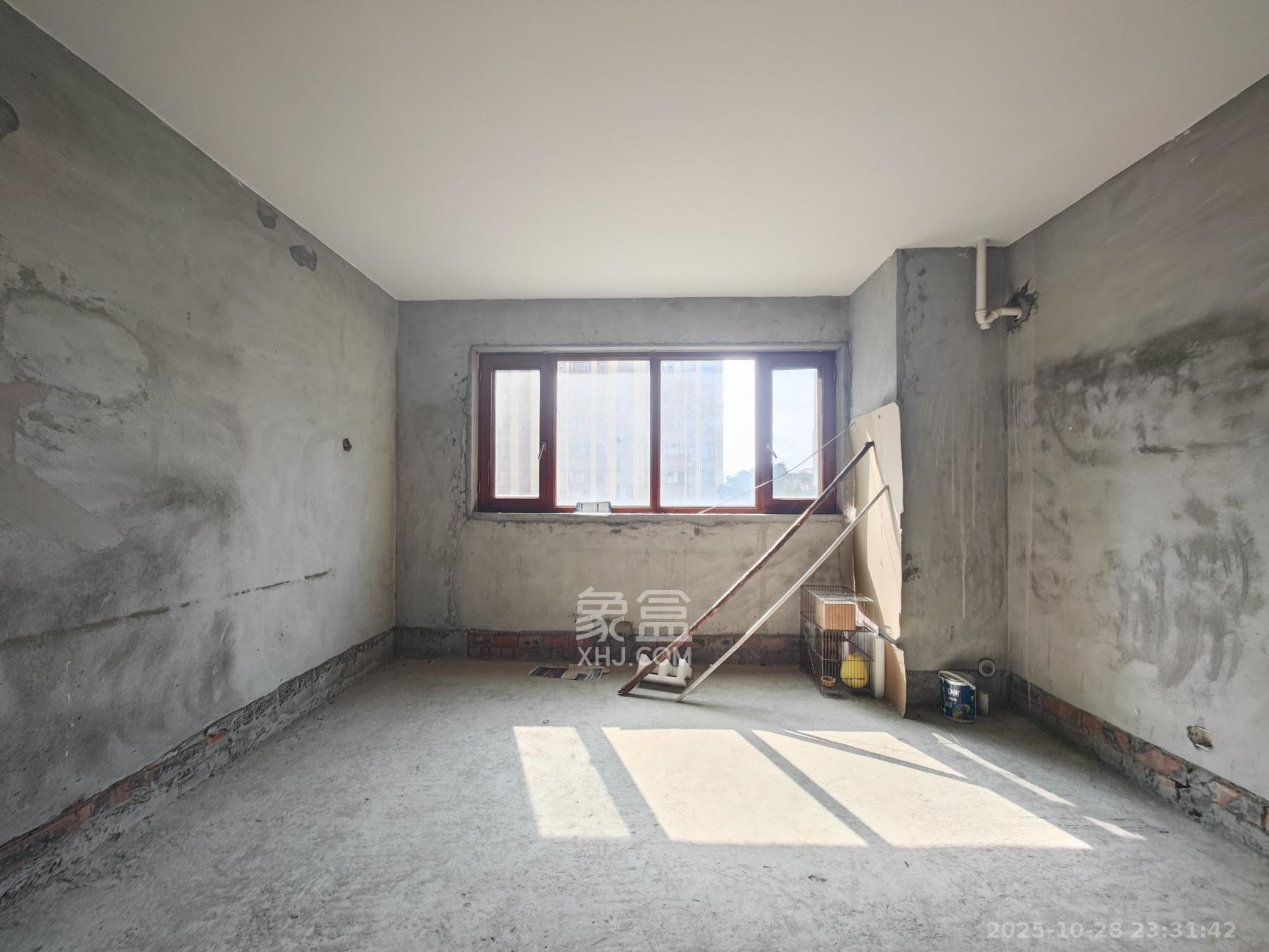 湘核新家园  4室2厅2卫    128.0万 湘核新家园  4室2厅2卫    128.0万阳台