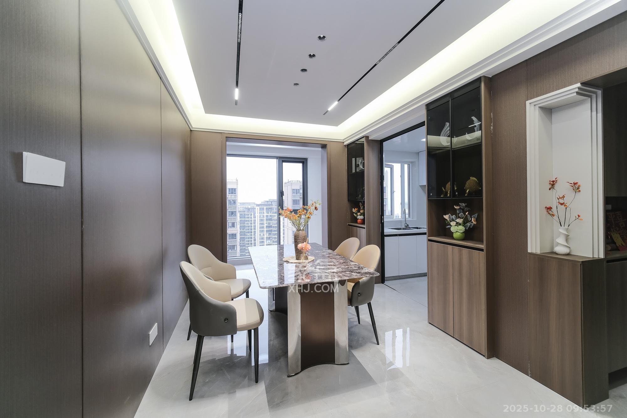 荣盛花语城 4室2厅2卫 99.0万 荣盛花语城 4室2厅2卫 99.0万客厅