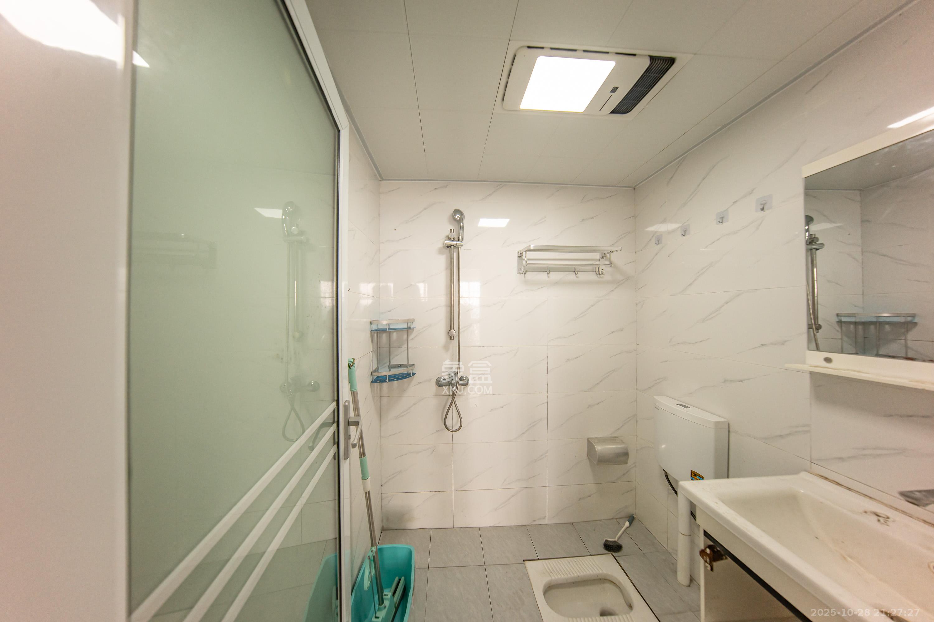 九龙领仕汇  3室2厅2卫    43.8万卫生间