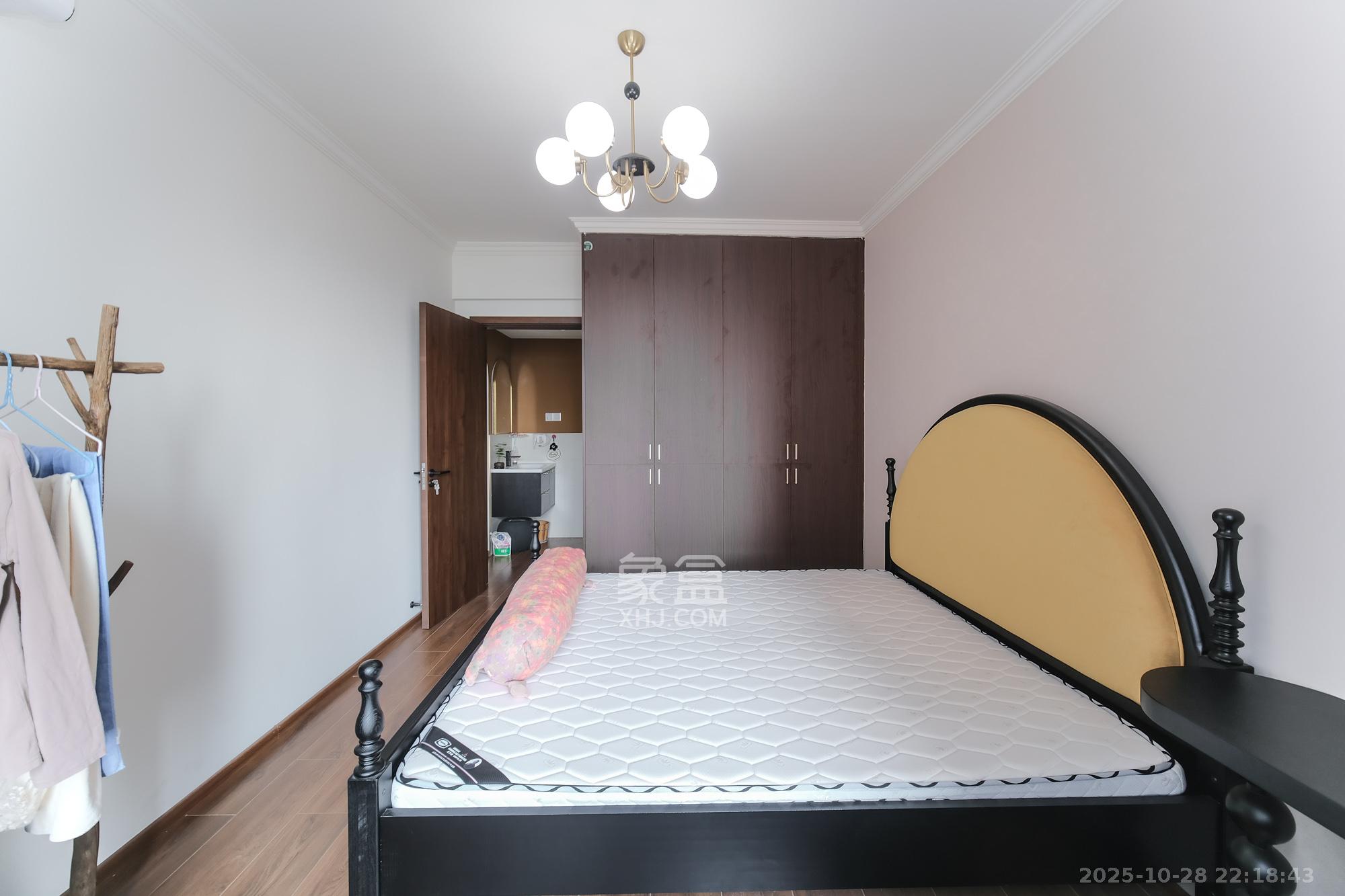 三一街区 2室2厅1卫 68.0万 三一街区 2室2厅1卫 68.0万卧室