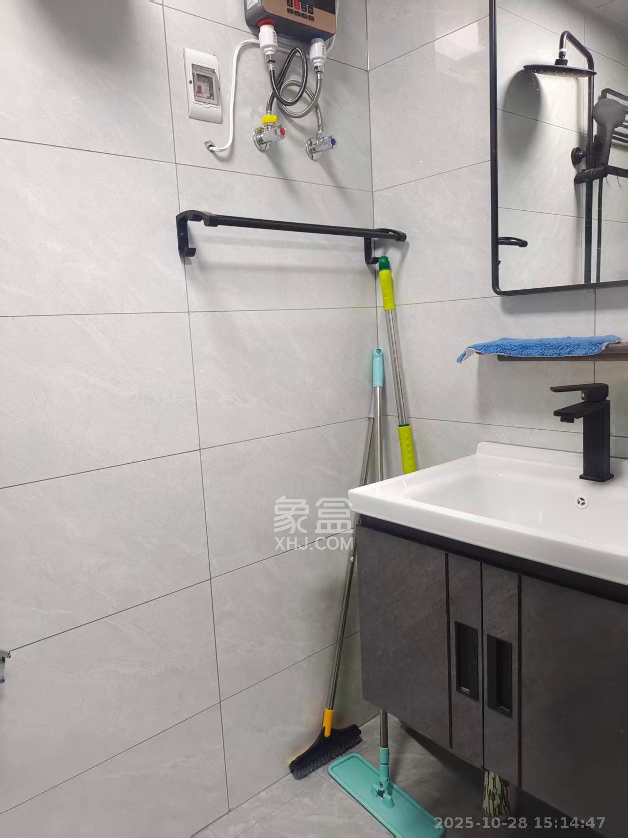 保利香槟国际  1室1厅1卫    1250.0元/月 保利香槟国际  1室1厅1卫    1250.0元/月室内图