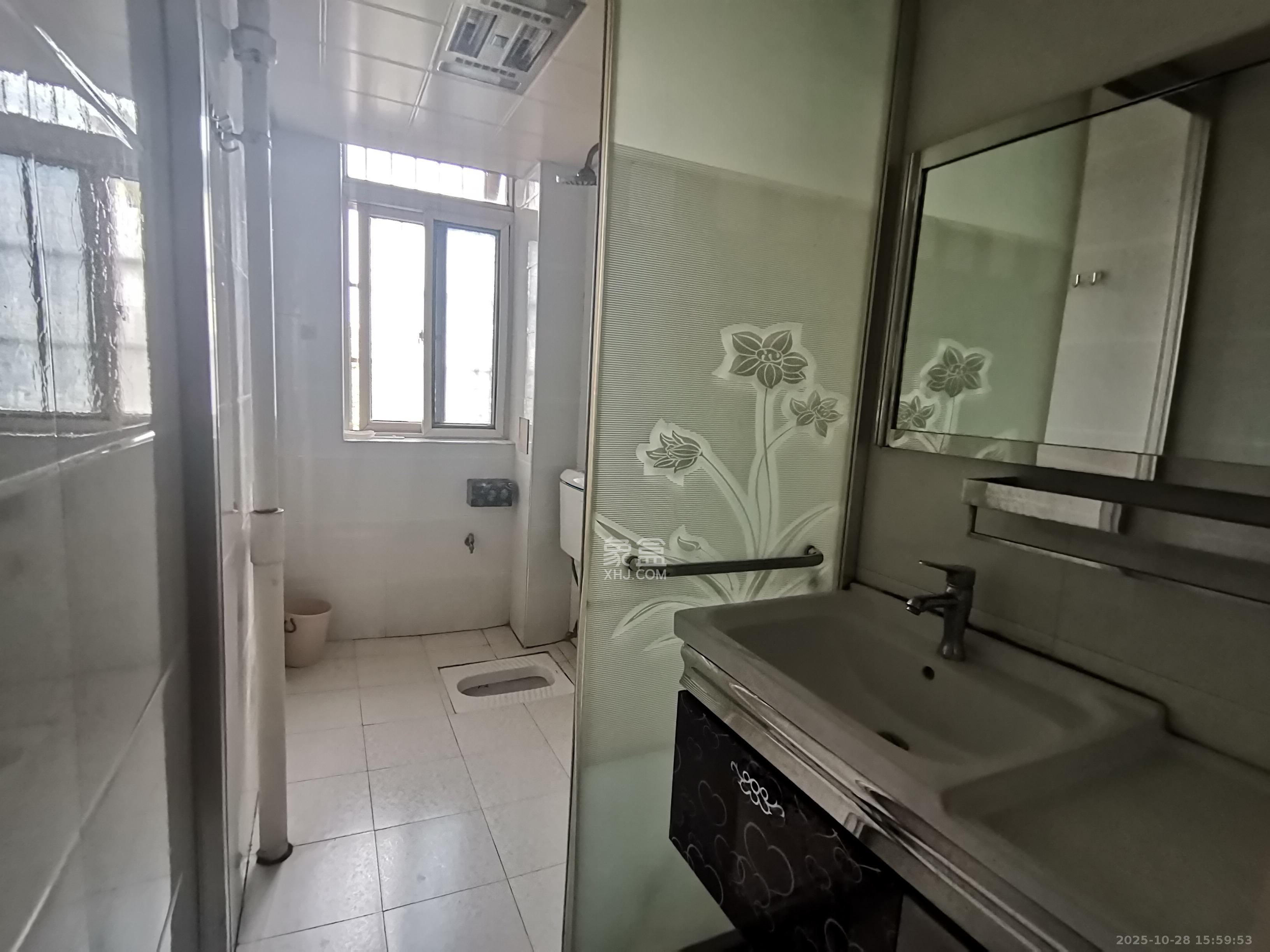 丹桂雅苑  4室2厅2卫    2500.0元/月 丹桂雅苑  4室2厅2卫    2500.0元/月室内图