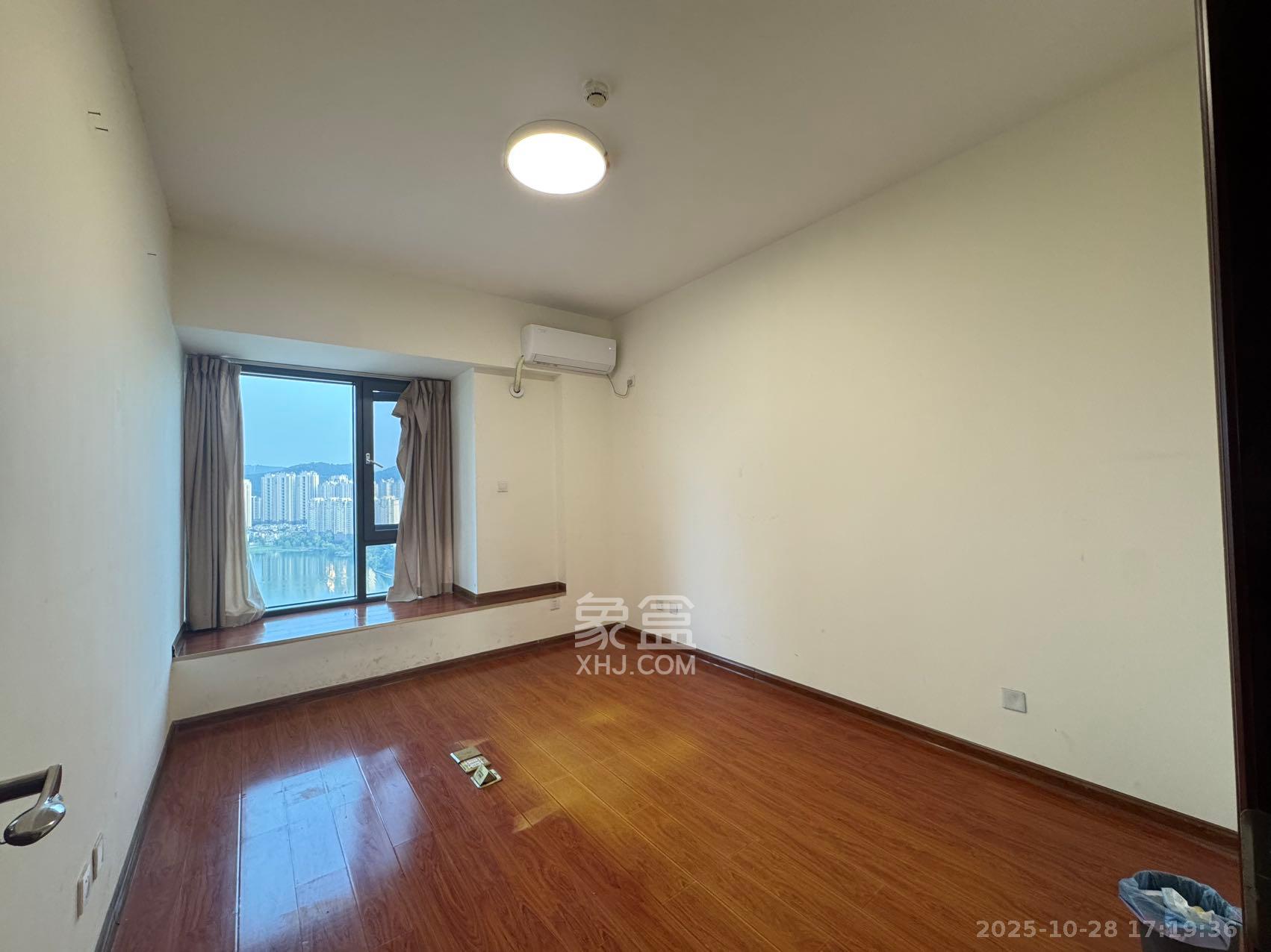 天祥水晶湾  4室2厅2卫    4500.0元/月 天祥水晶湾  4室2厅2卫    4500.0元/月室内图