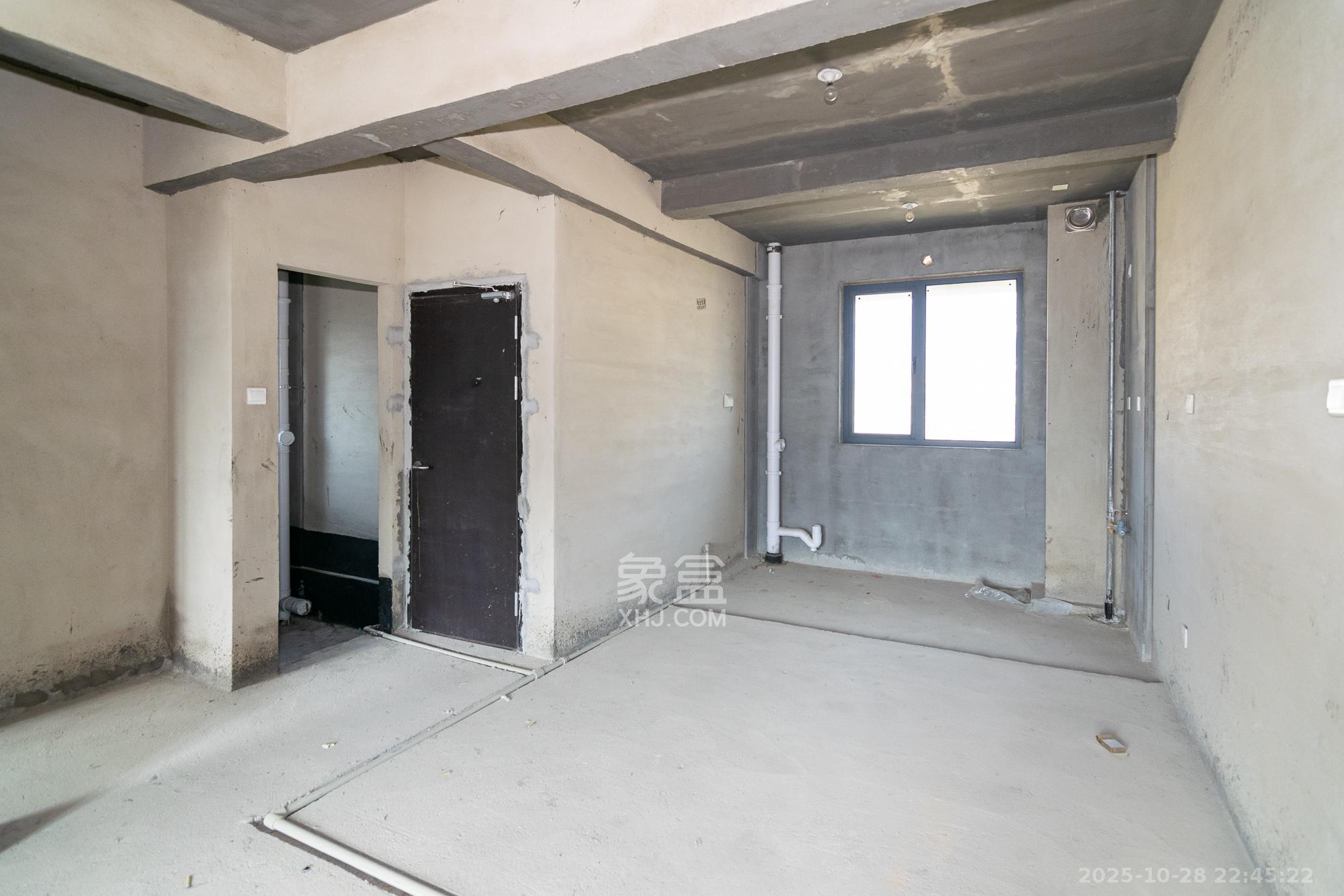 澳海月亮湾  3室2厅2卫    72.0万客厅