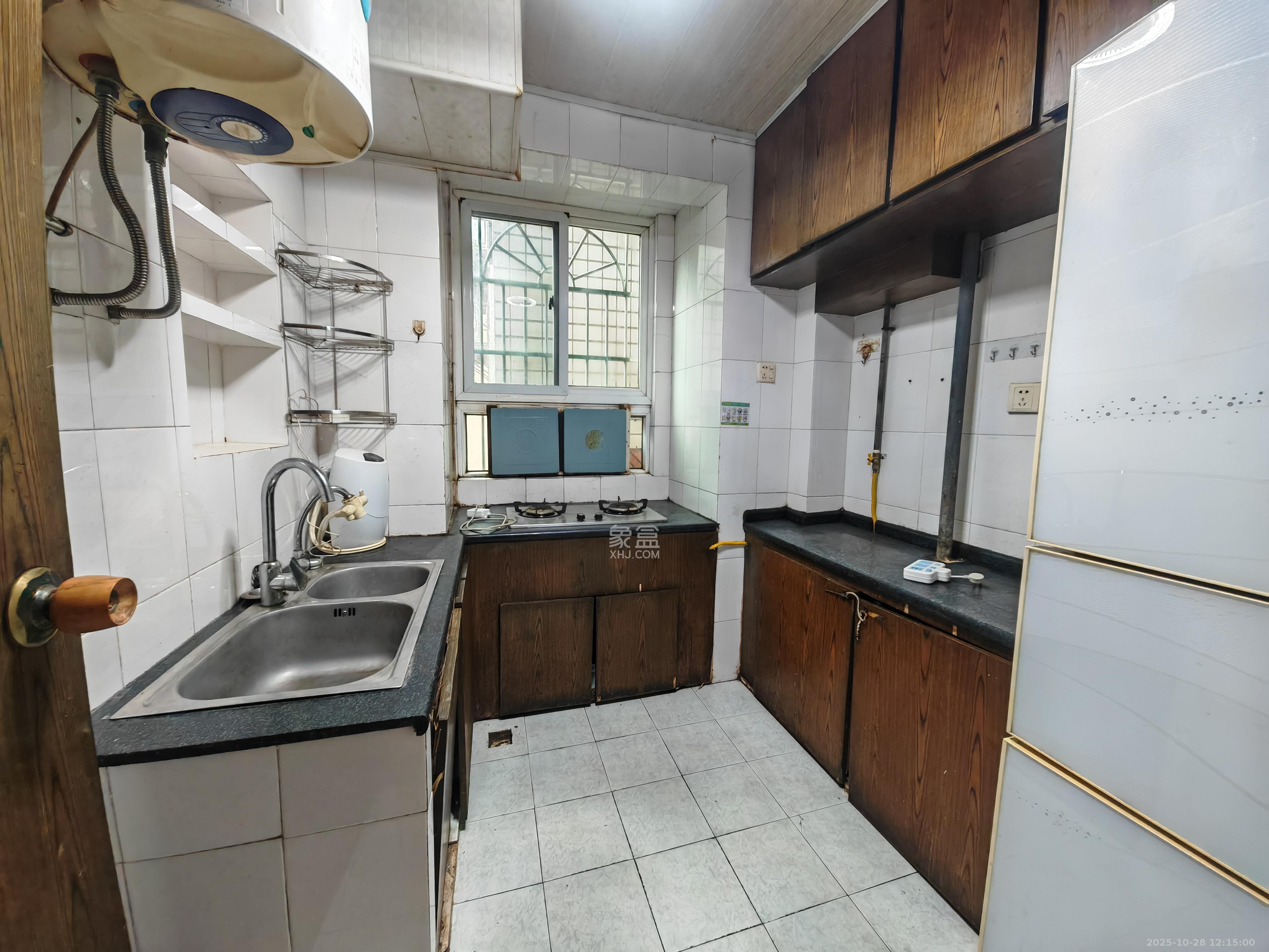 定王台公寓  2室1厅1卫    2200.0元/月室内图