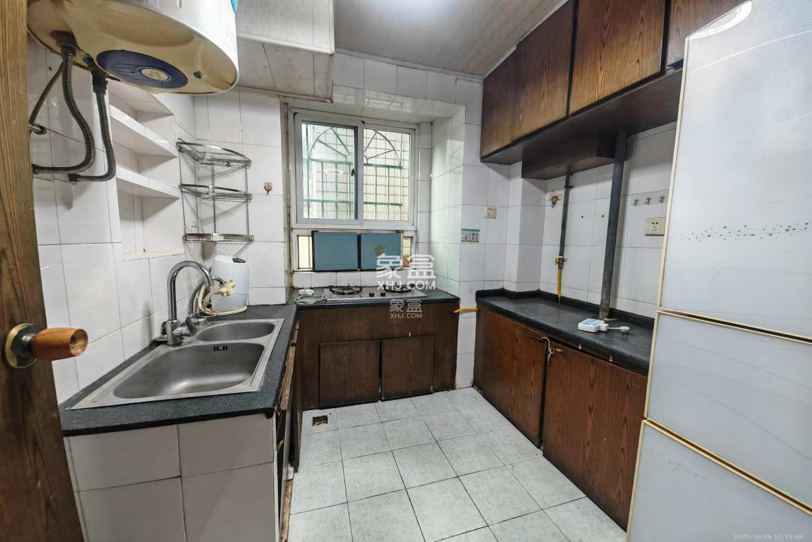 定王台公寓  2室1厅1卫    2200.0元/月 定王台公寓  2室1厅1卫    2200.0元/月室内图