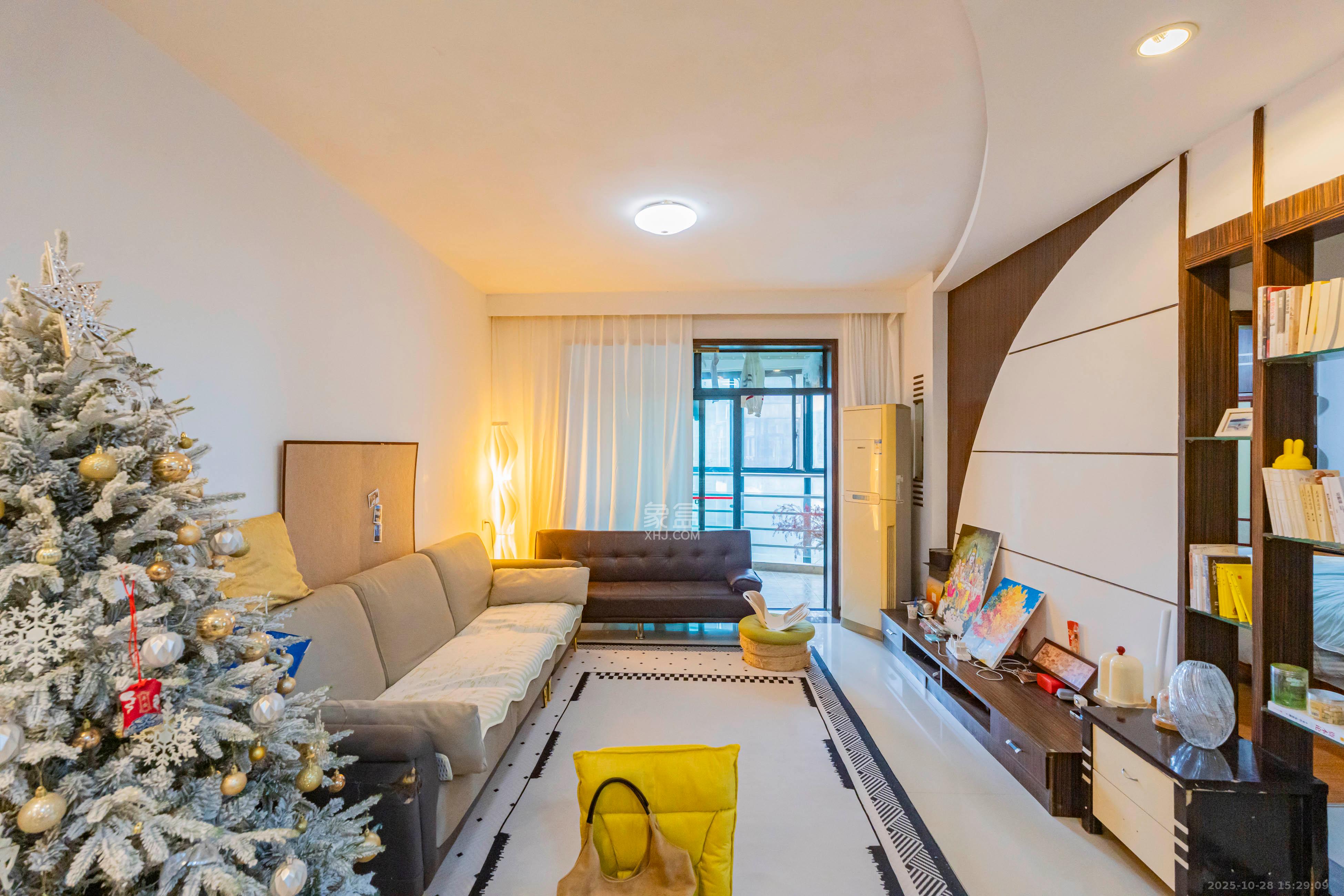 华盛新外滩 2室1厅1卫 106.0万 华盛新外滩 2室1厅1卫 106.0万客厅