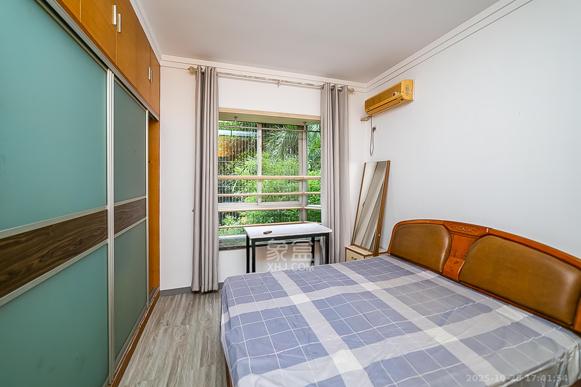 华银园  3室2厅2卫    84.0万卧室