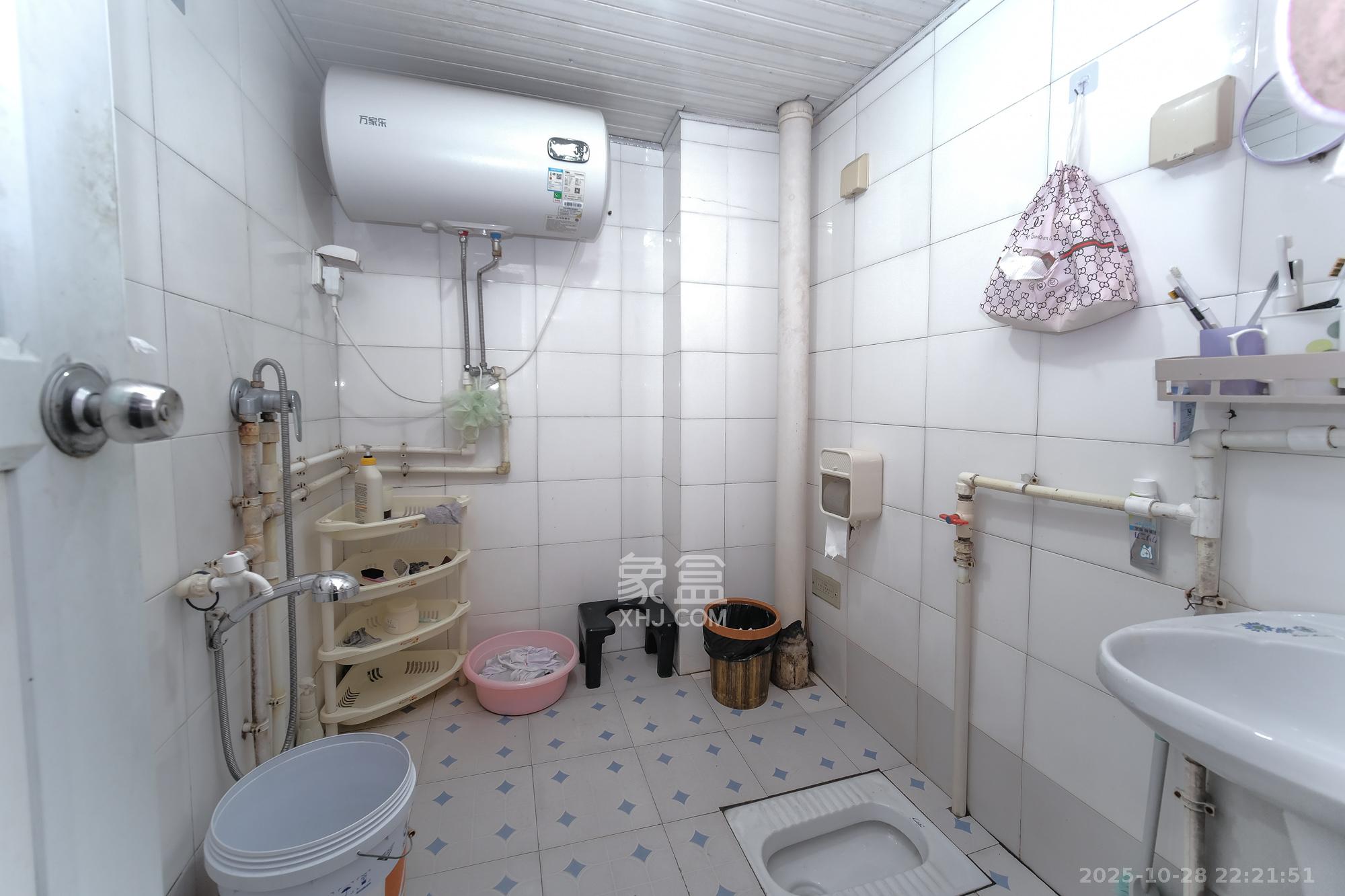 金鹰机电大市场  1室0厅0卫    65.0万卫生间