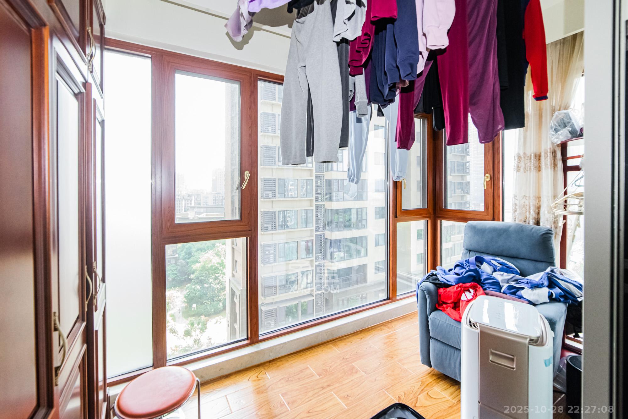 北辰三角洲C3区  3室2厅2卫    228.0万 北辰三角洲C3区  3室2厅2卫    228.0万阳台