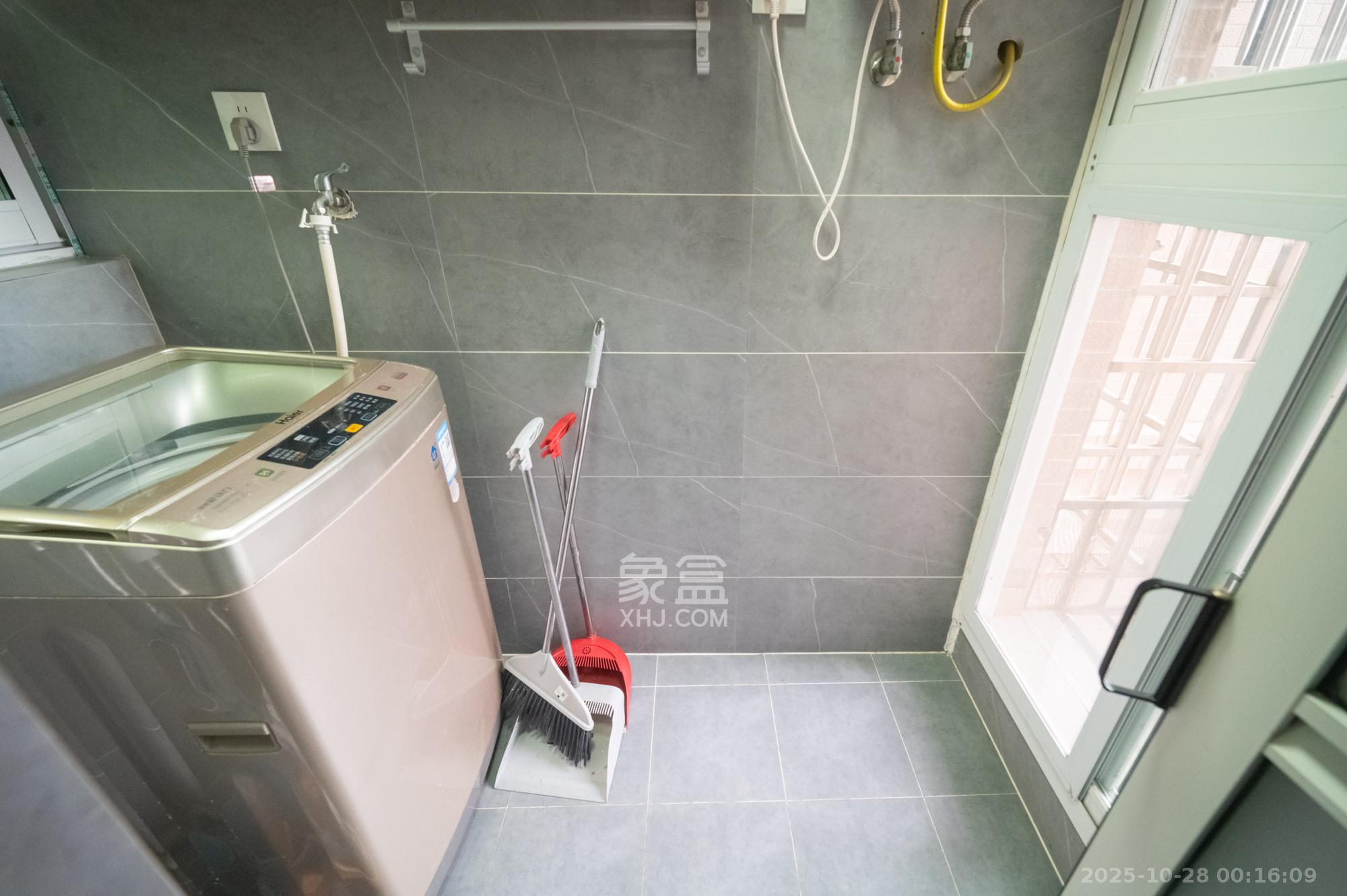 泊林晶城 3室2厅1卫 69.8万 泊林晶城 3室2厅1卫 69.8万卫生间