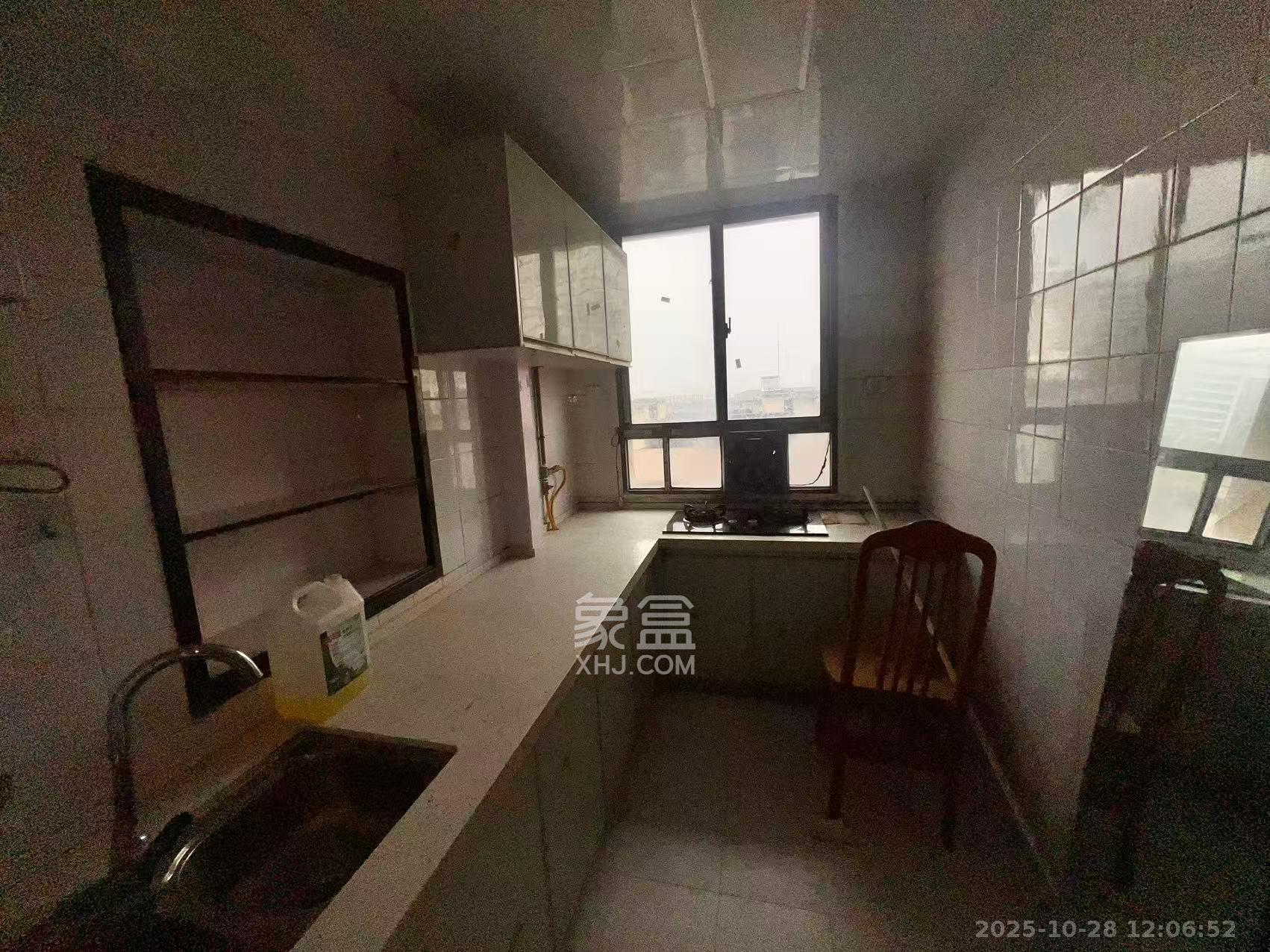 燕山街社区  3室1厅1卫    2100.0元/月室内图