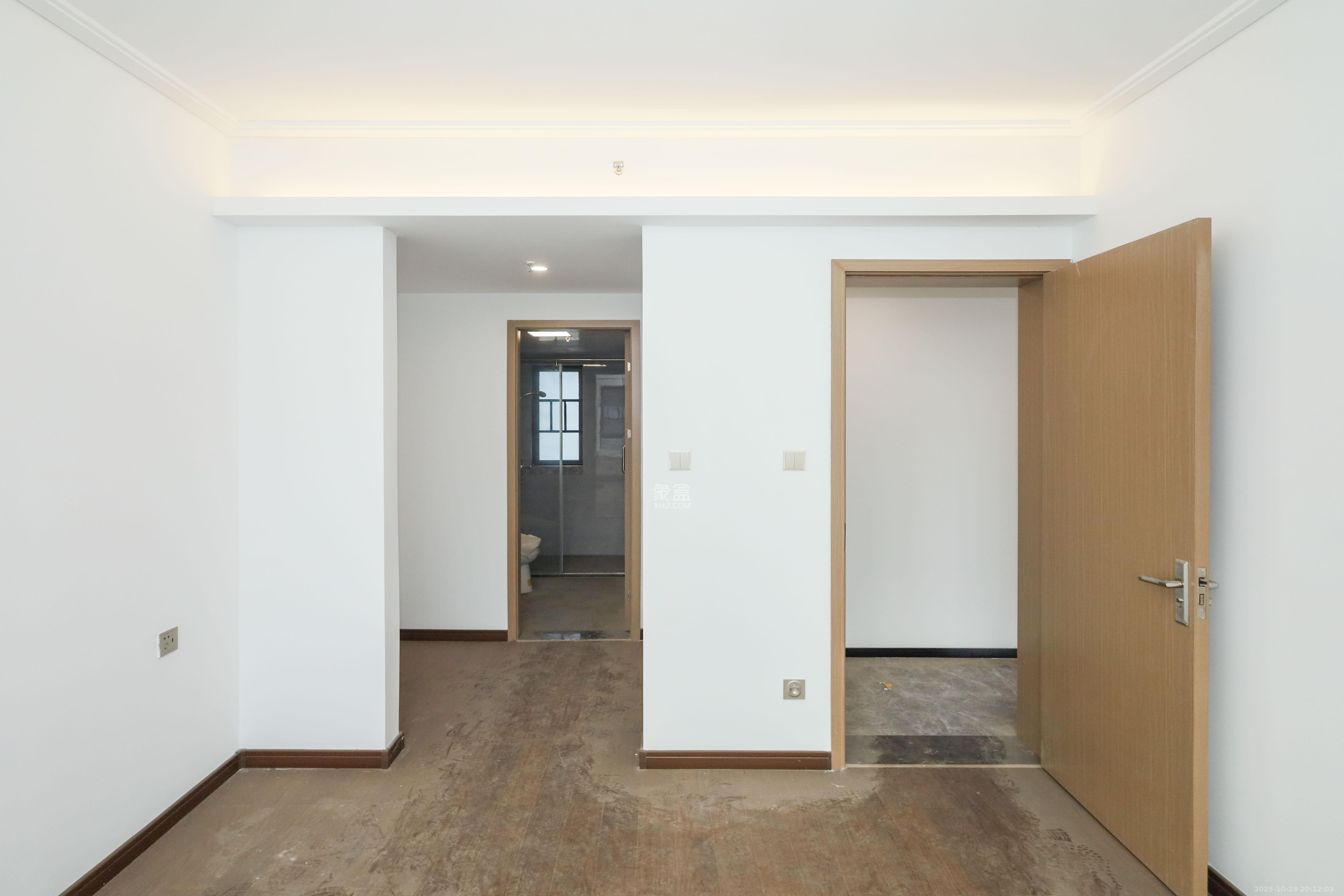 中国铁建湘语梅溪  4室2厅2卫    159.0万卧室