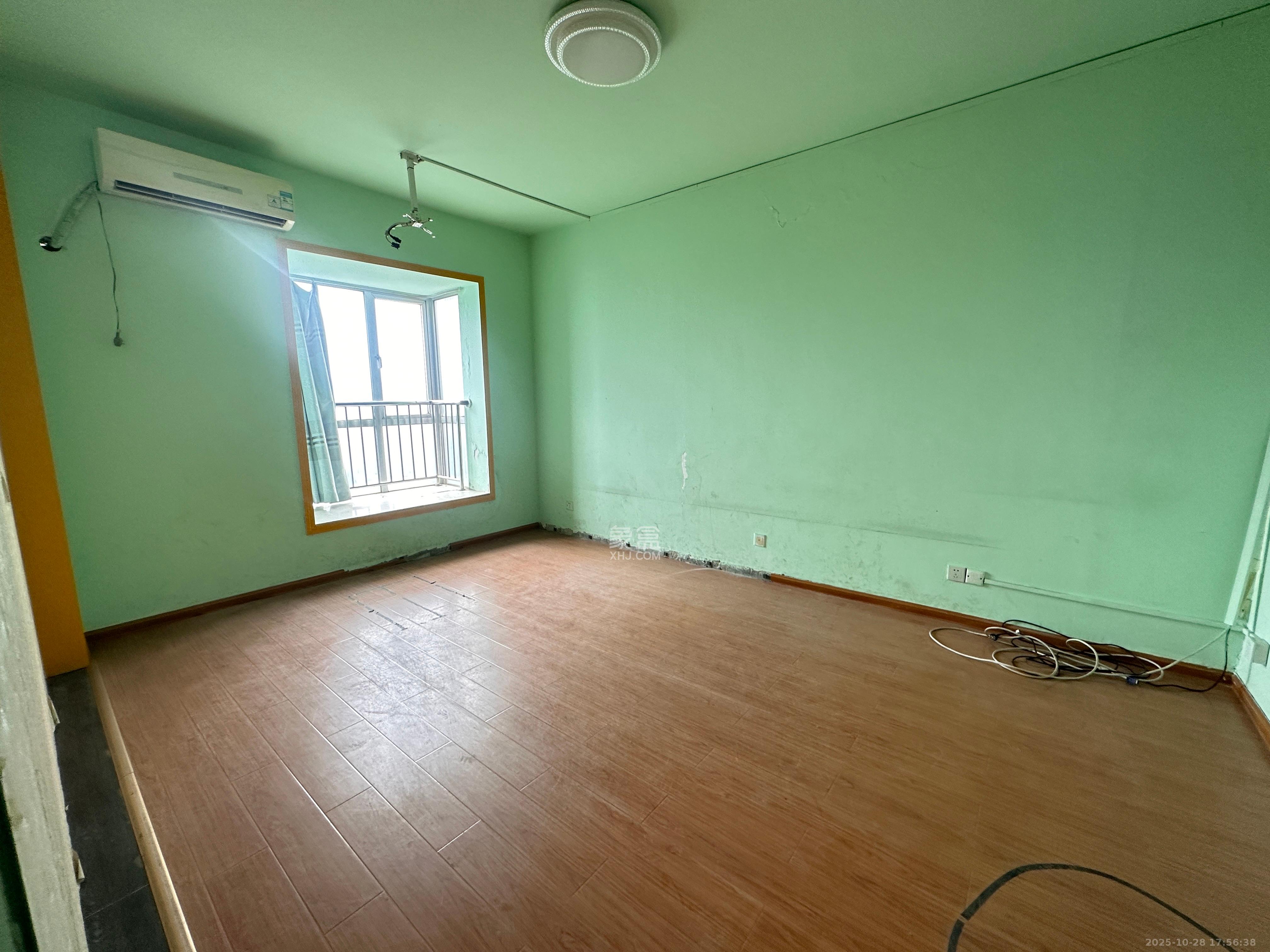 左岸右岸  3室2厅2卫    2200.0元/月室内图