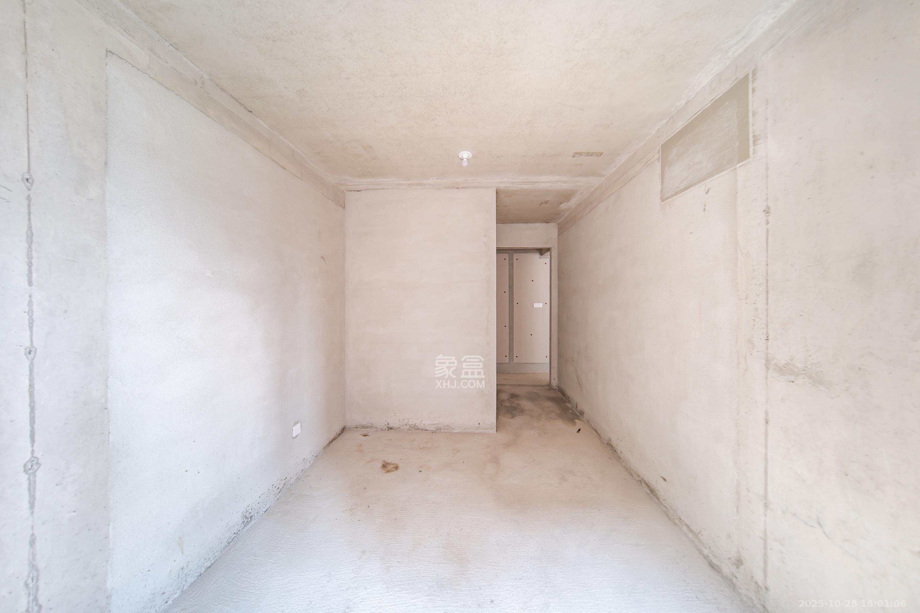 中建钰山湖  4室2厅2卫    210.0万卧室