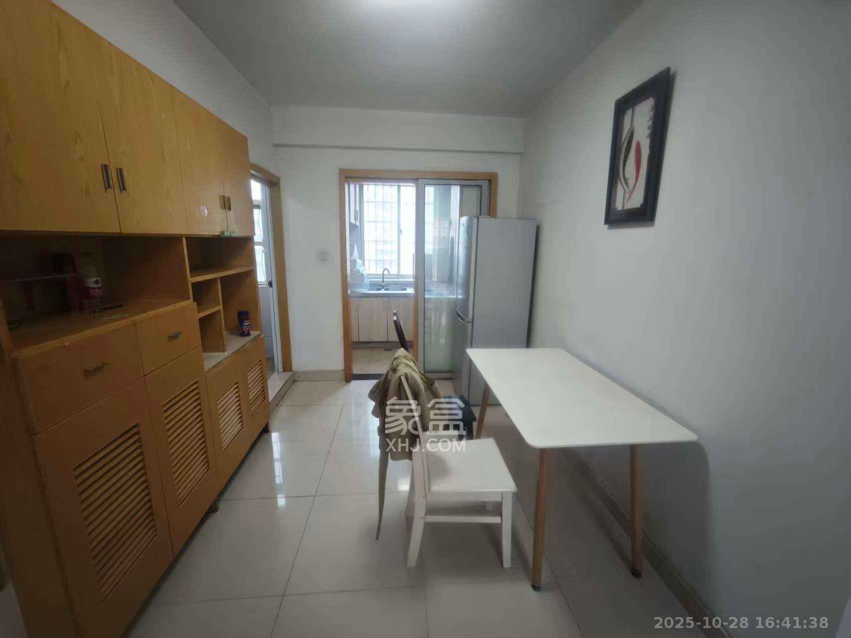 润芳园  3室2厅2卫    1900.0元/月 润芳园  3室2厅2卫    1900.0元/月室内图