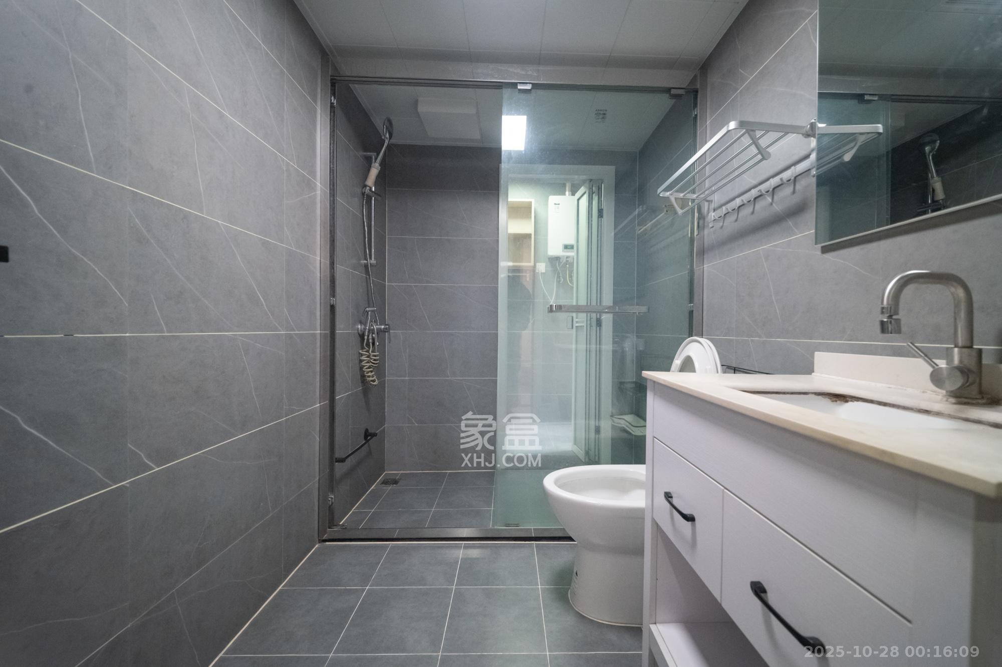 泊林晶城 3室2厅1卫 69.8万 泊林晶城 3室2厅1卫 69.8万卫生间