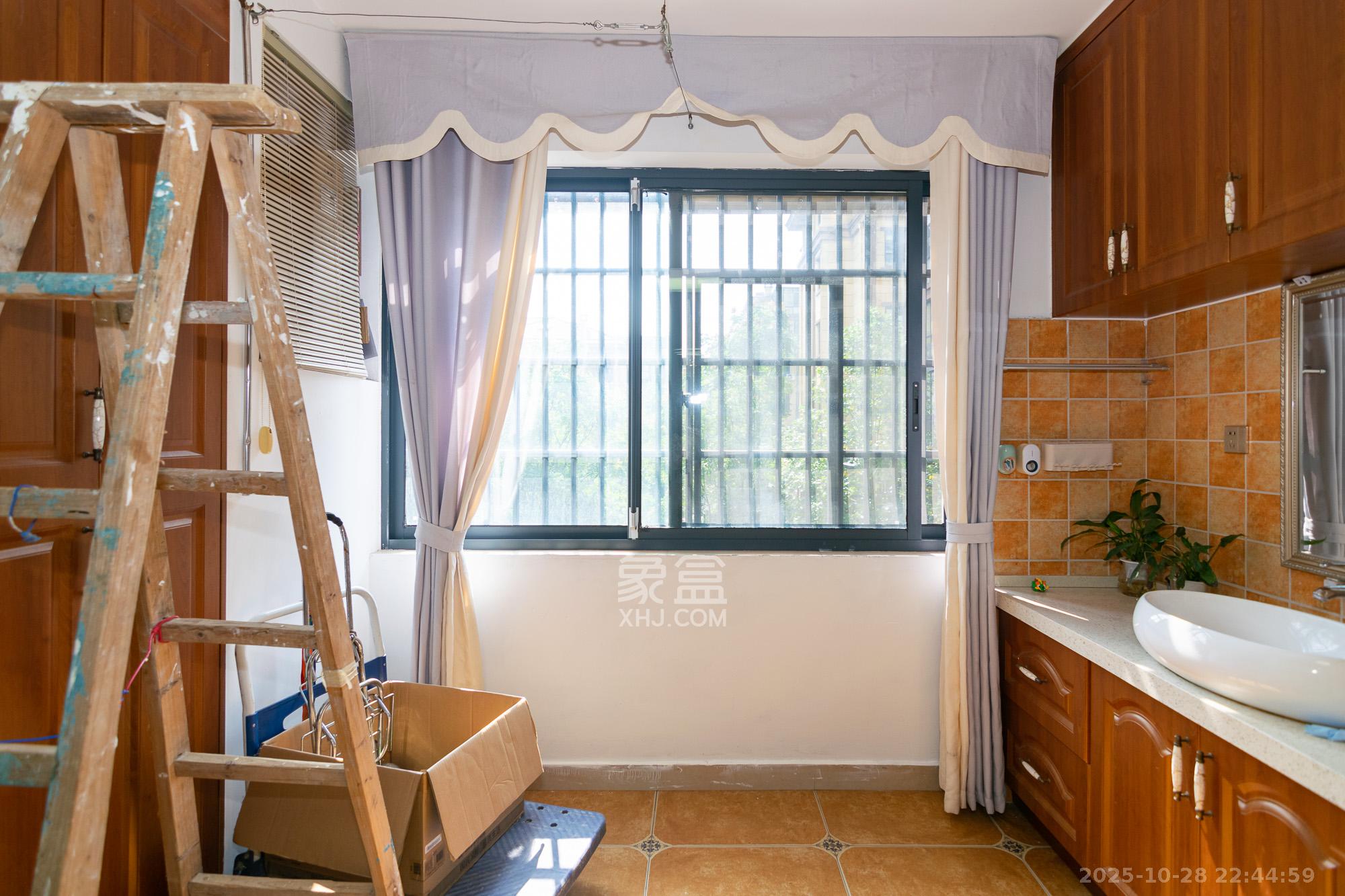 澳海澜庭 2室2厅1卫 46.0万 澳海澜庭 2室2厅1卫 46.0万阳台