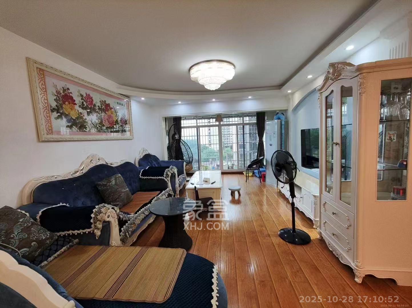 骑龙安置小区  3室2厅2卫    2400.0元/月