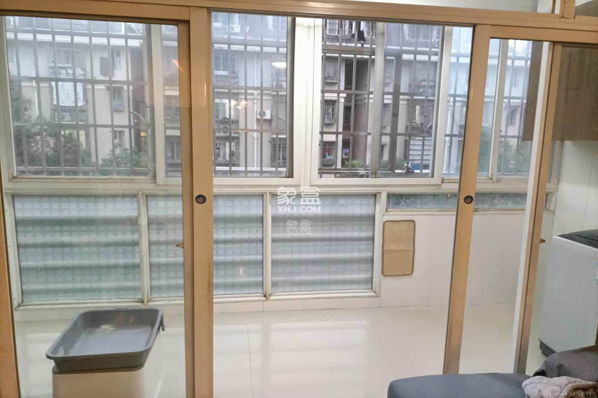 枫林绿洲 2室1厅1卫 2000.0元/月 枫林绿洲 2室1厅1卫 2000.0元/月室内图