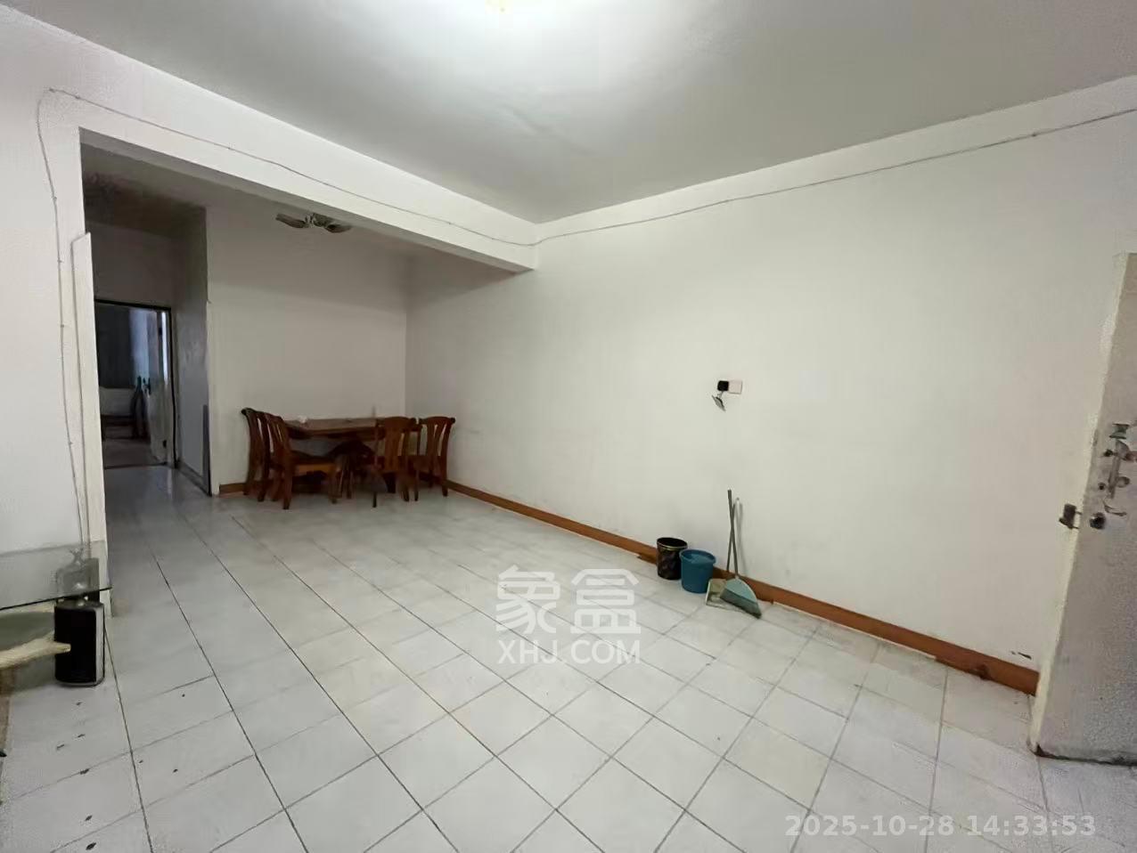 通发公寓  3室2厅1卫    2300.0元/月 通发公寓  3室2厅1卫    2300.0元/月室内图