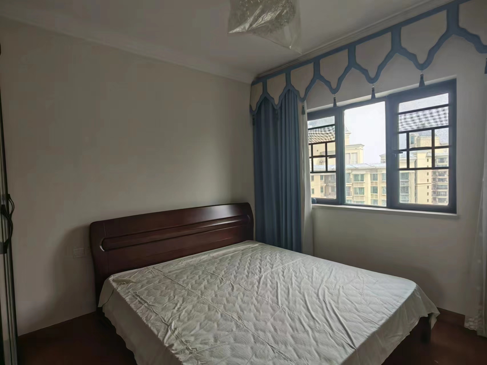 恒大绿洲  3室2厅2卫    2000.0元/月室内图