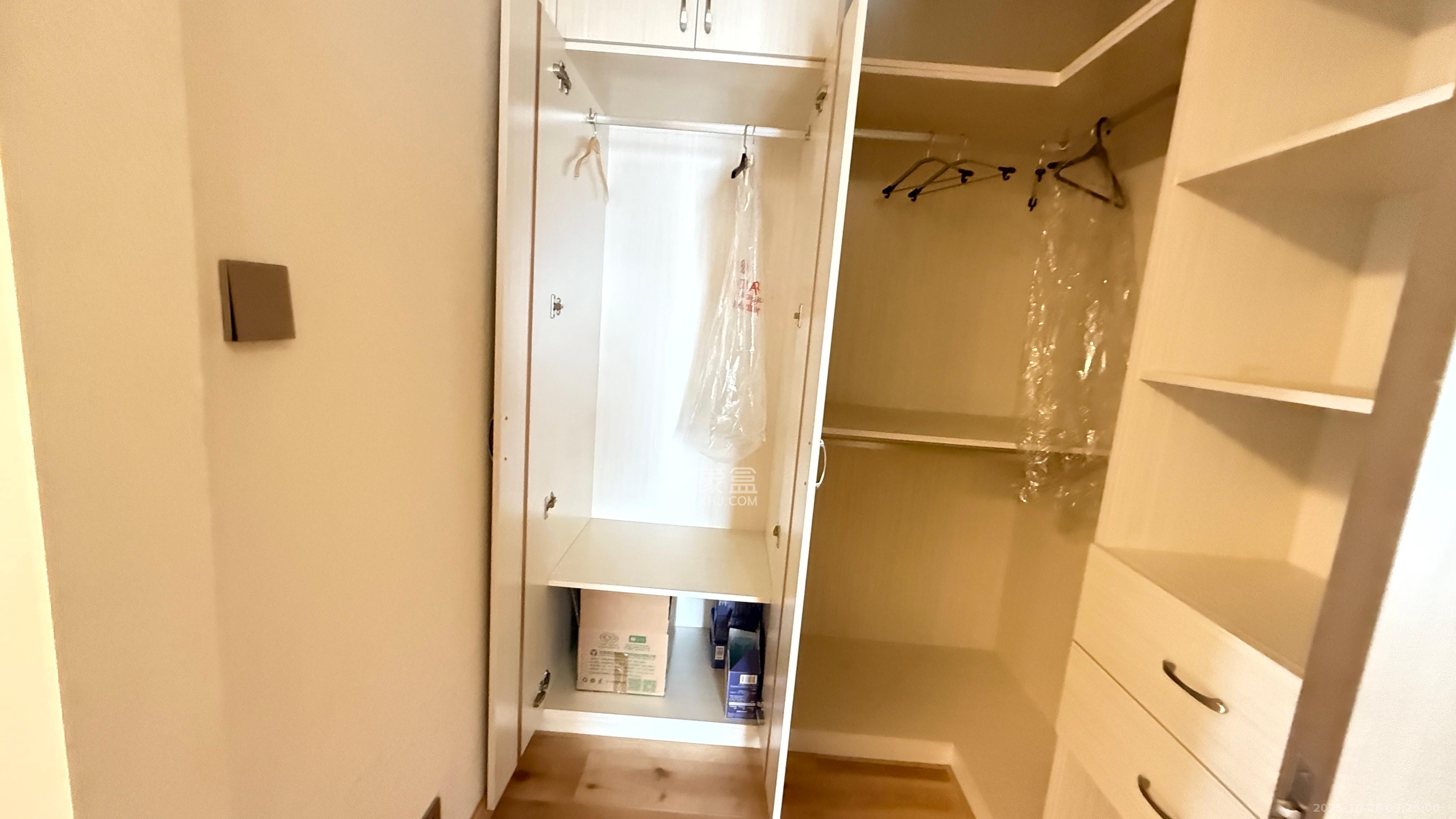 九华新城 5室2厅2卫 78.0万 九华新城 5室2厅2卫 78.0万客厅