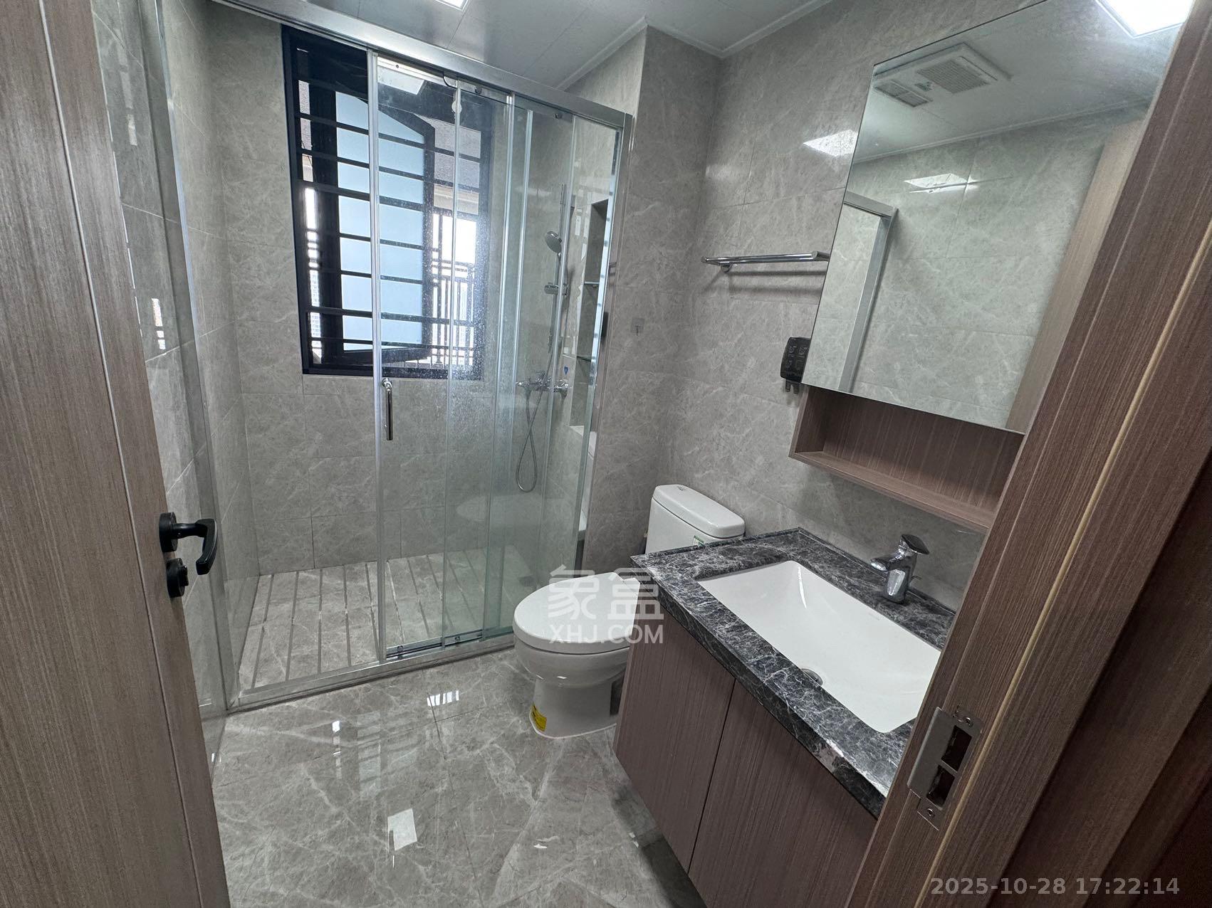 中海麓山境南区  3室2厅2卫    2800.0元/月 中海麓山境南区  3室2厅2卫    2800.0元/月室内图