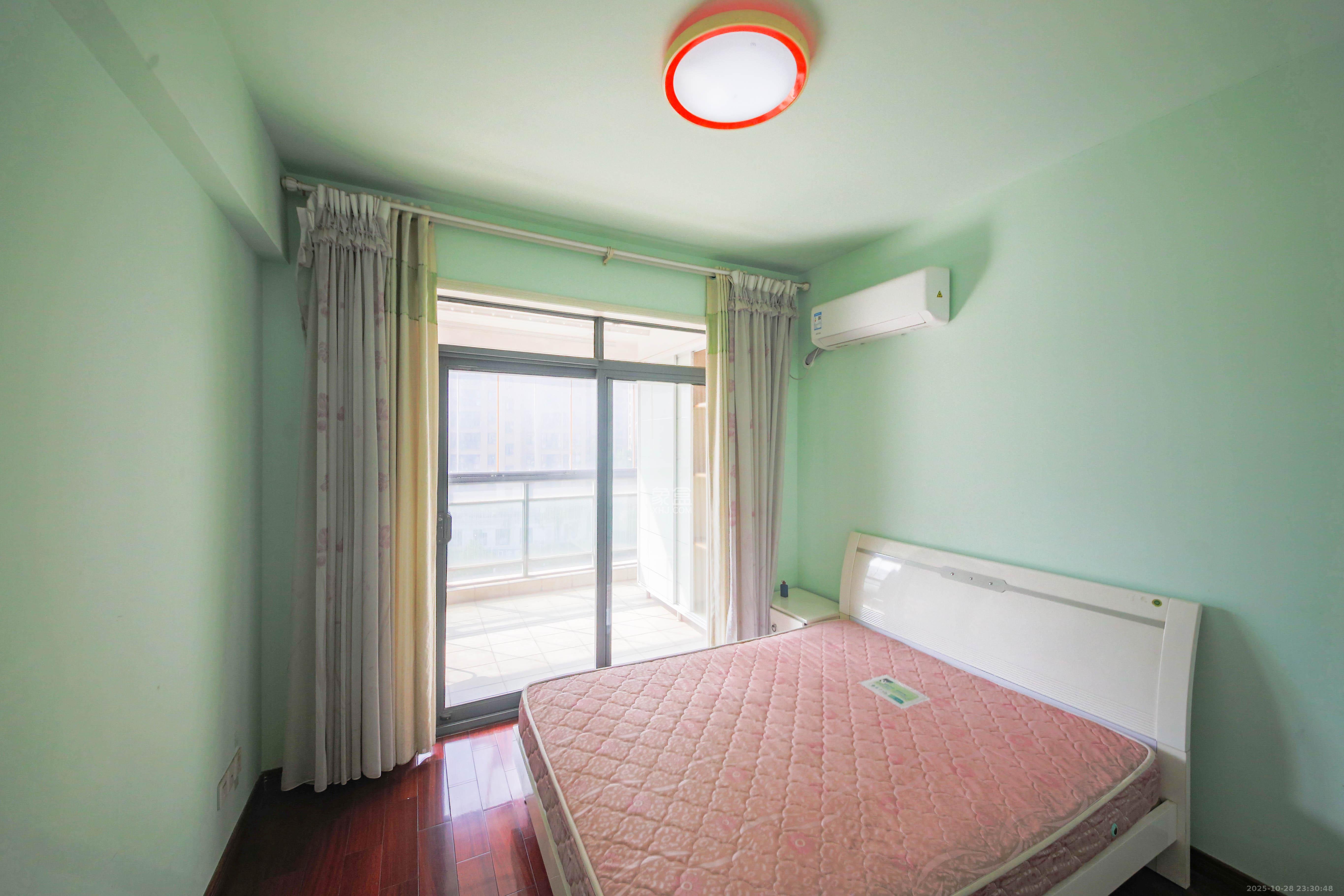 奥林匹克花园 3室2厅2卫 111.0万 奥林匹克花园 3室2厅2卫 111.0万卧室