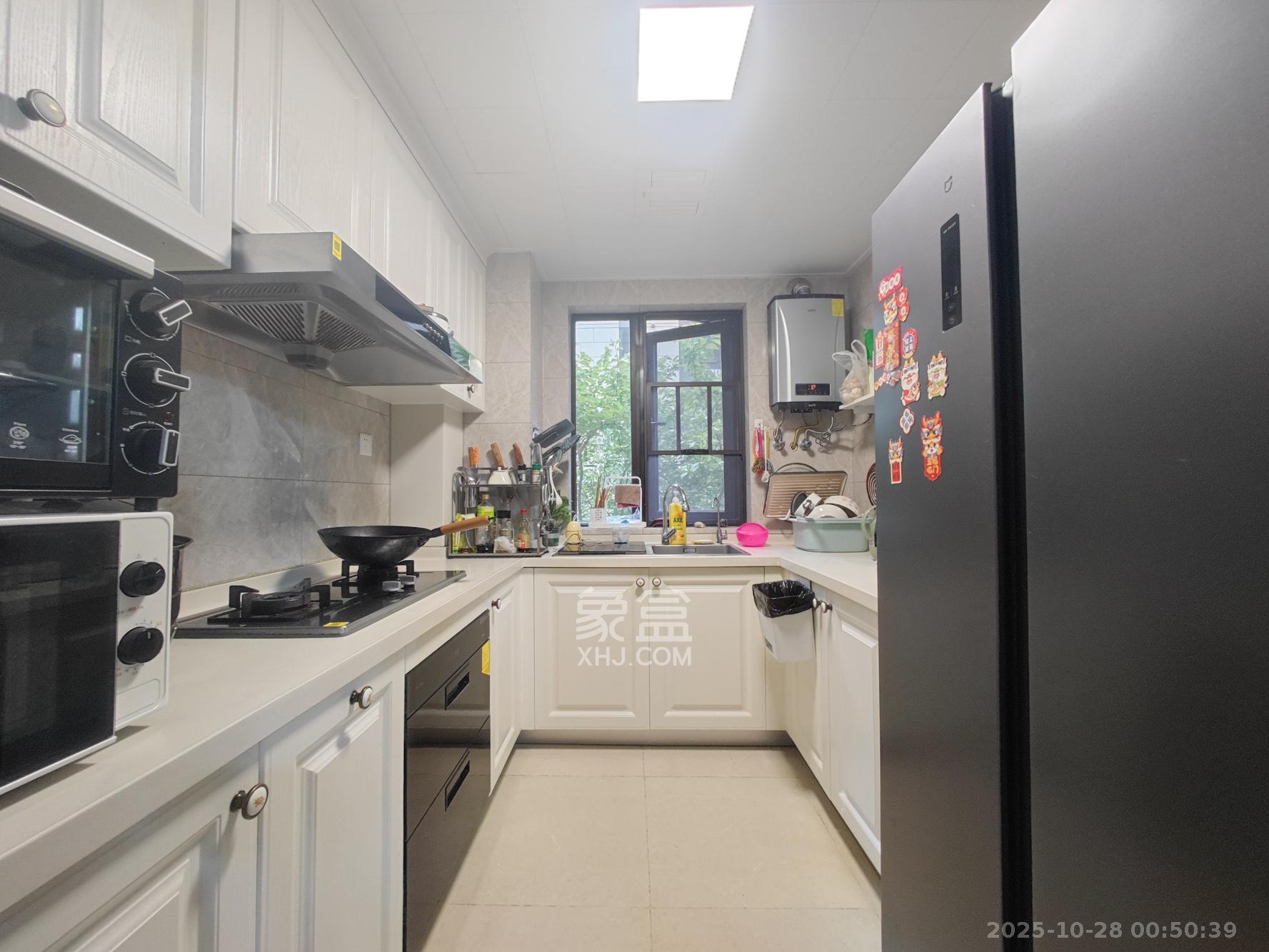 中海珑悦府 4室2厅2卫 130.0万 中海珑悦府 4室2厅2卫 130.0万厨房