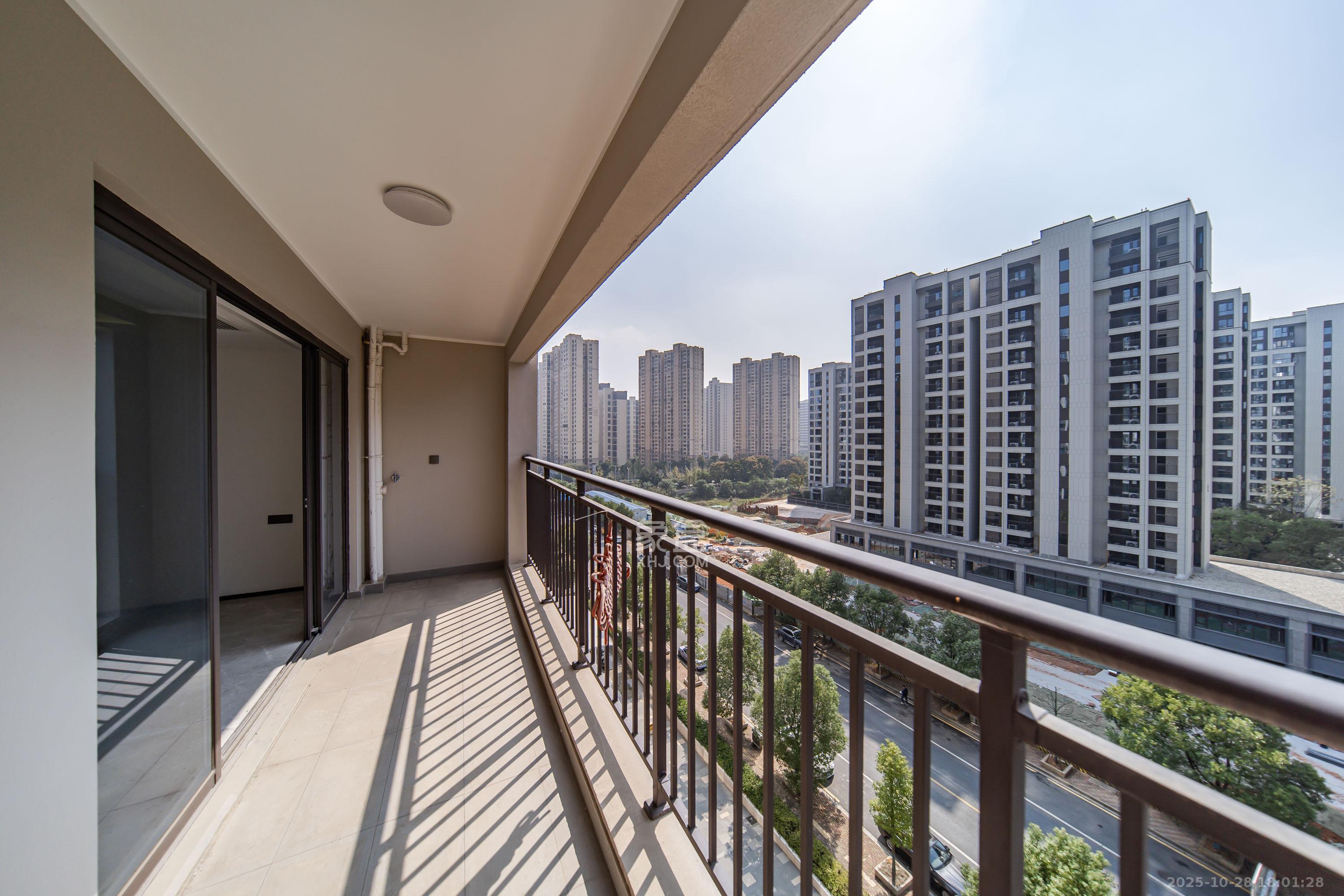 旭辉国宸府  4室2厅2卫    175.0万 旭辉国宸府  4室2厅2卫    175.0万阳台