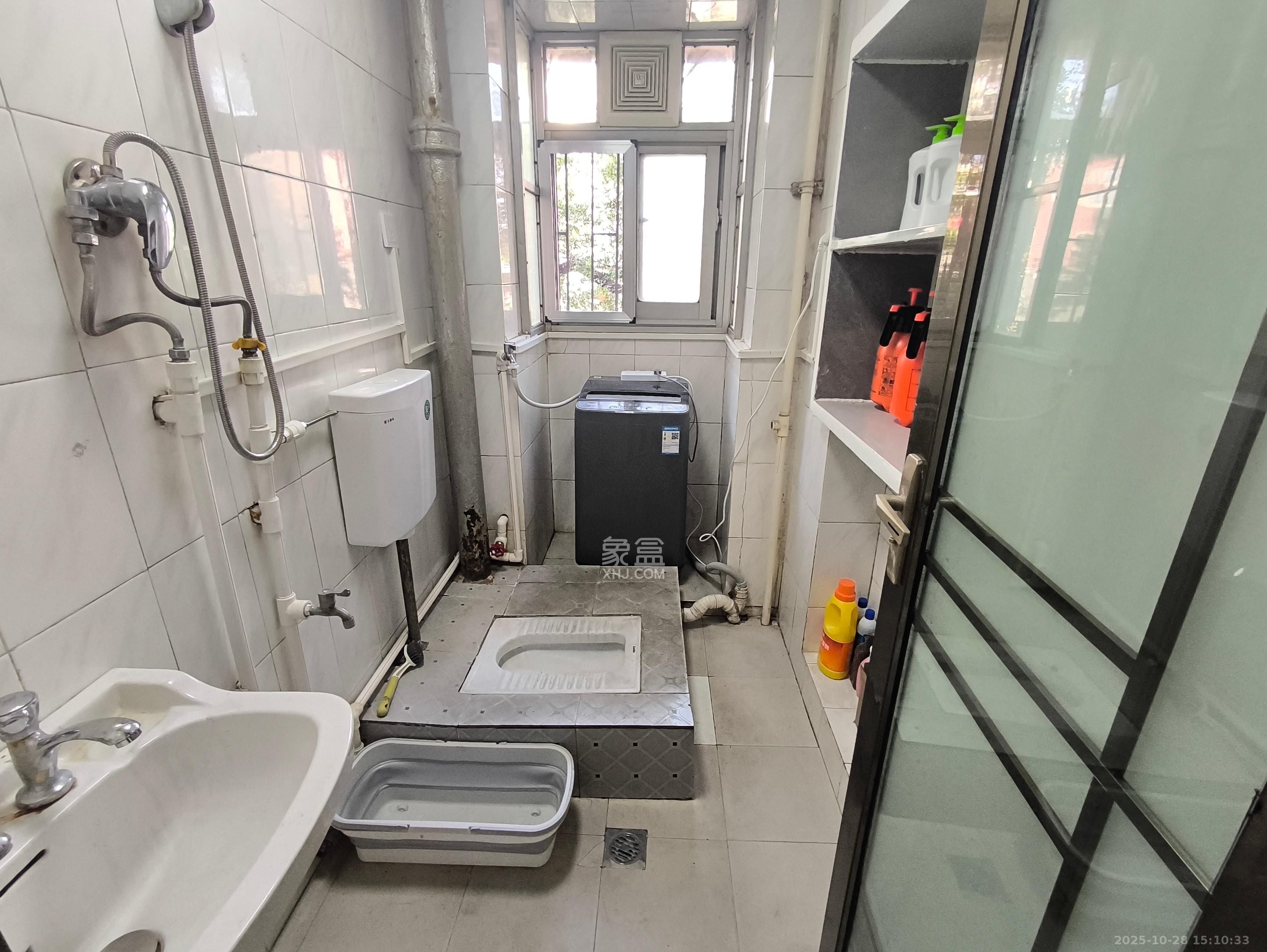 东风路汽电宿舍(东风路三条巷/四条巷)  3室2厅1卫    1800.0元/月 东风路汽电宿舍(东风路三条巷/四条巷)  3室2厅1卫    1800.0元/月室内图