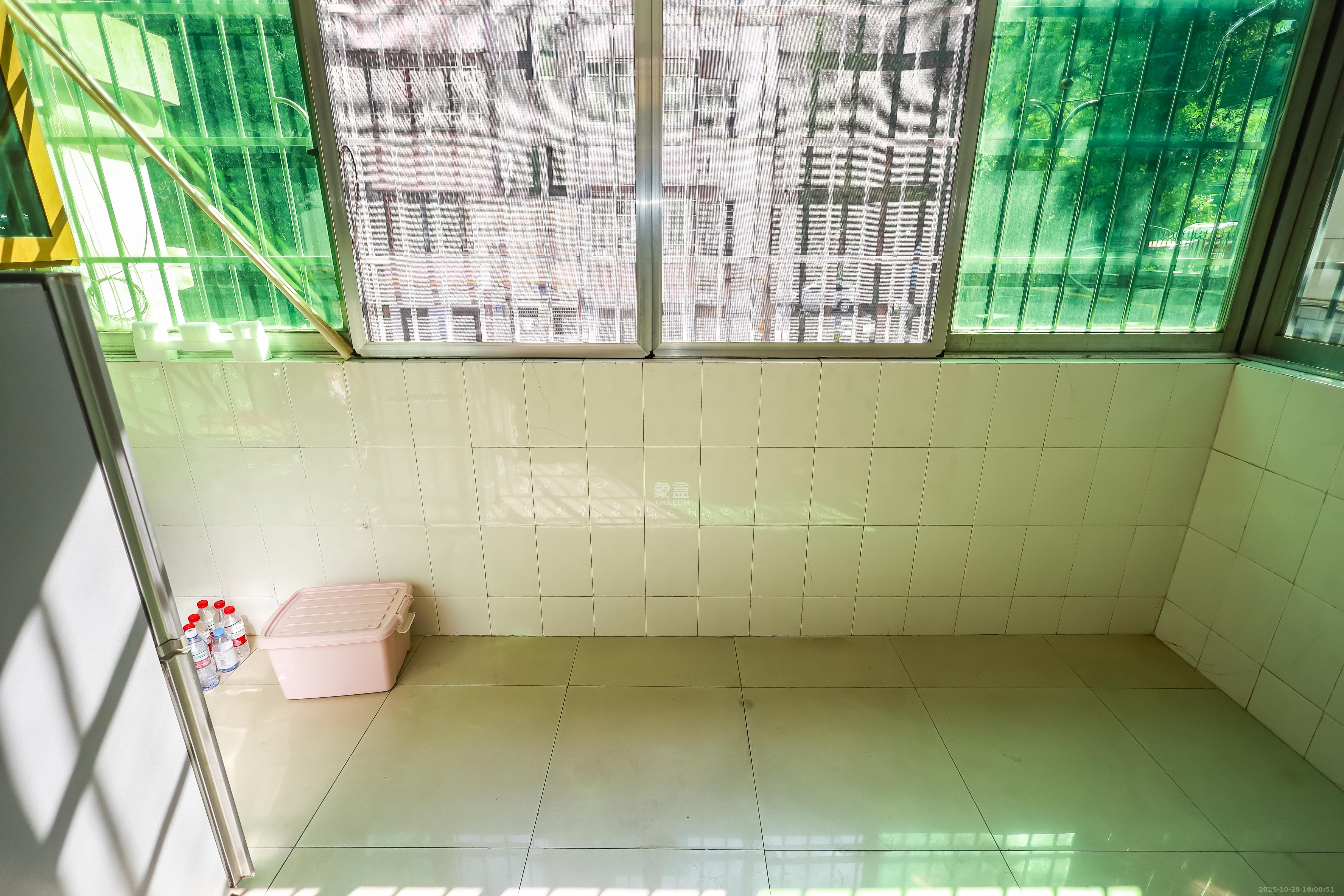 咸嘉新村嘉明苑 2室2厅1卫 61.8万 咸嘉新村嘉明苑 2室2厅1卫 61.8万阳台