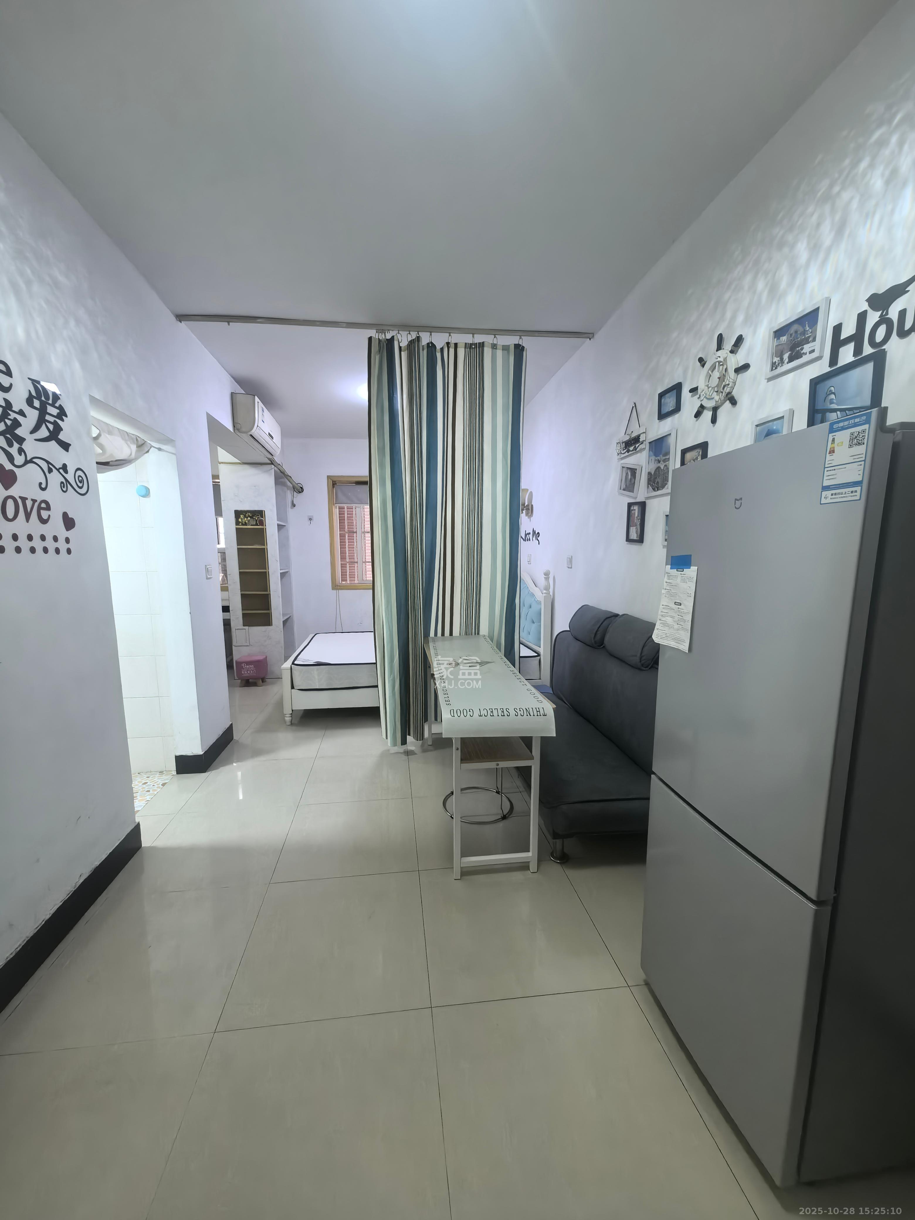 左岸右岸 1室1厅1卫 1500.0元/月 左岸右岸 1室1厅1卫 1500.0元/月室内图