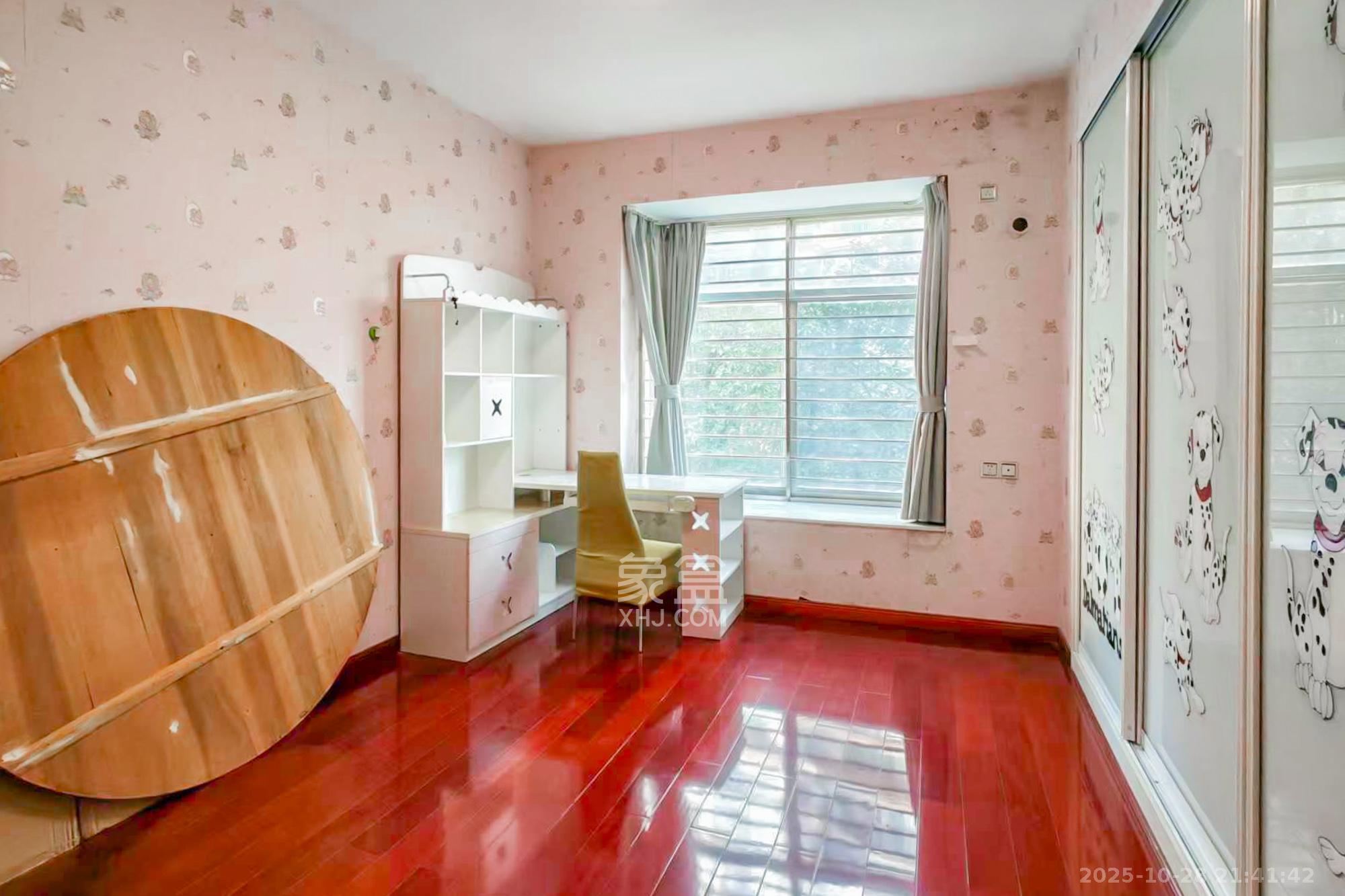 金色山庄  4室2厅2卫    142.0万 金色山庄  4室2厅2卫    142.0万卧室