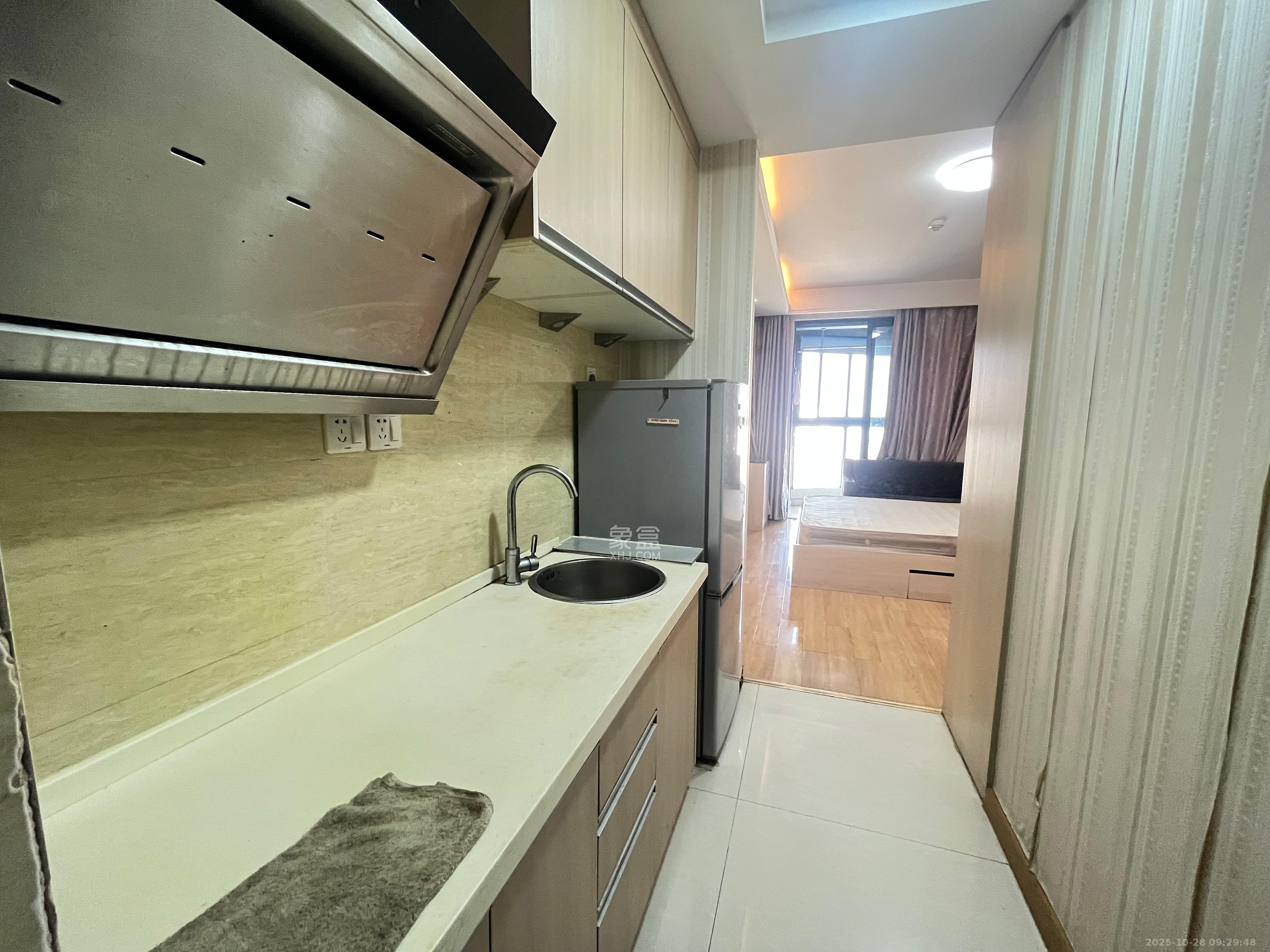 绿地中央广场  1室0厅1卫    1500.0元/月 绿地中央广场  1室0厅1卫    1500.0元/月室内图