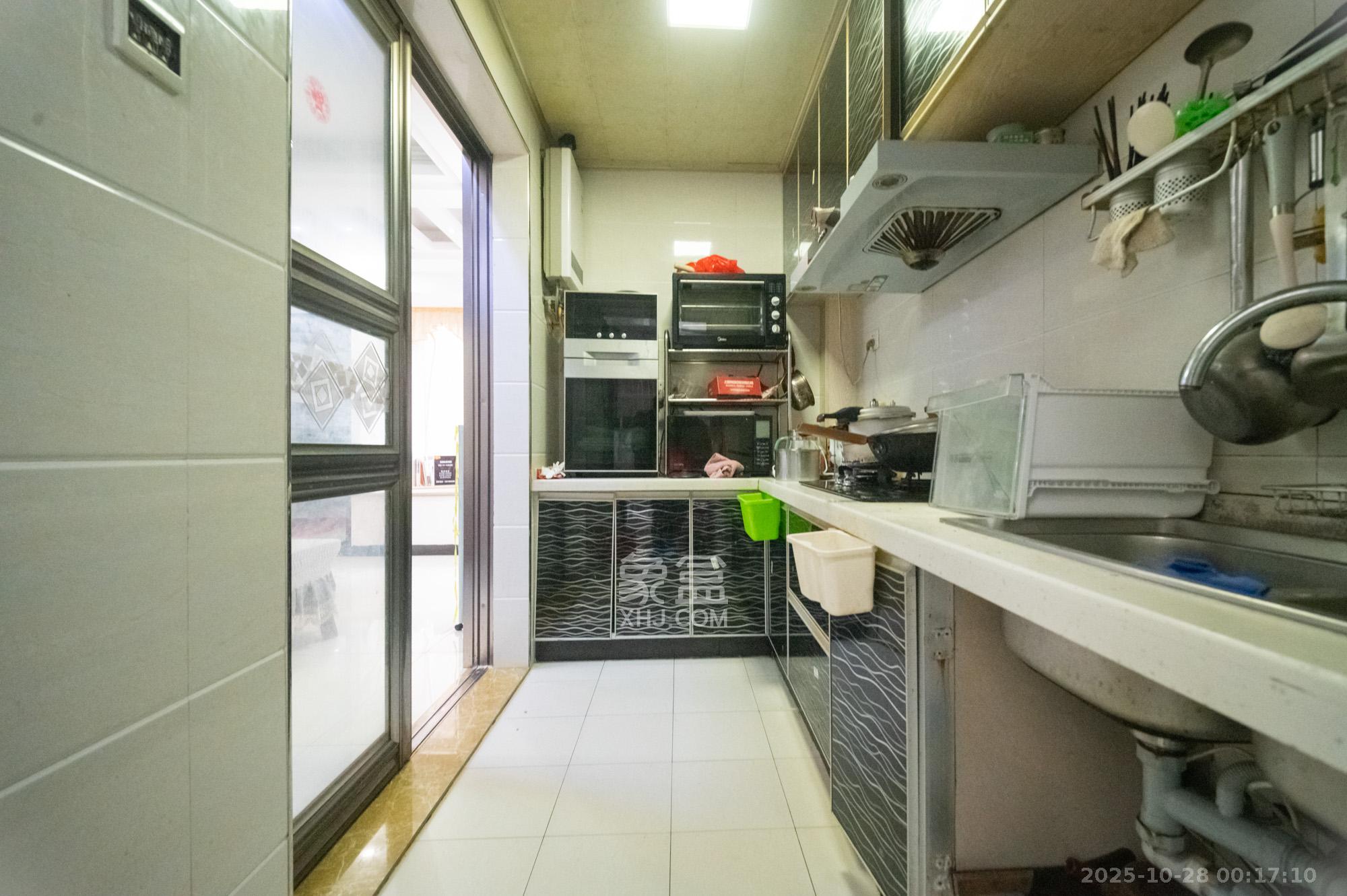 华润凤凰城三期  3室2厅2卫    86.0万厨房