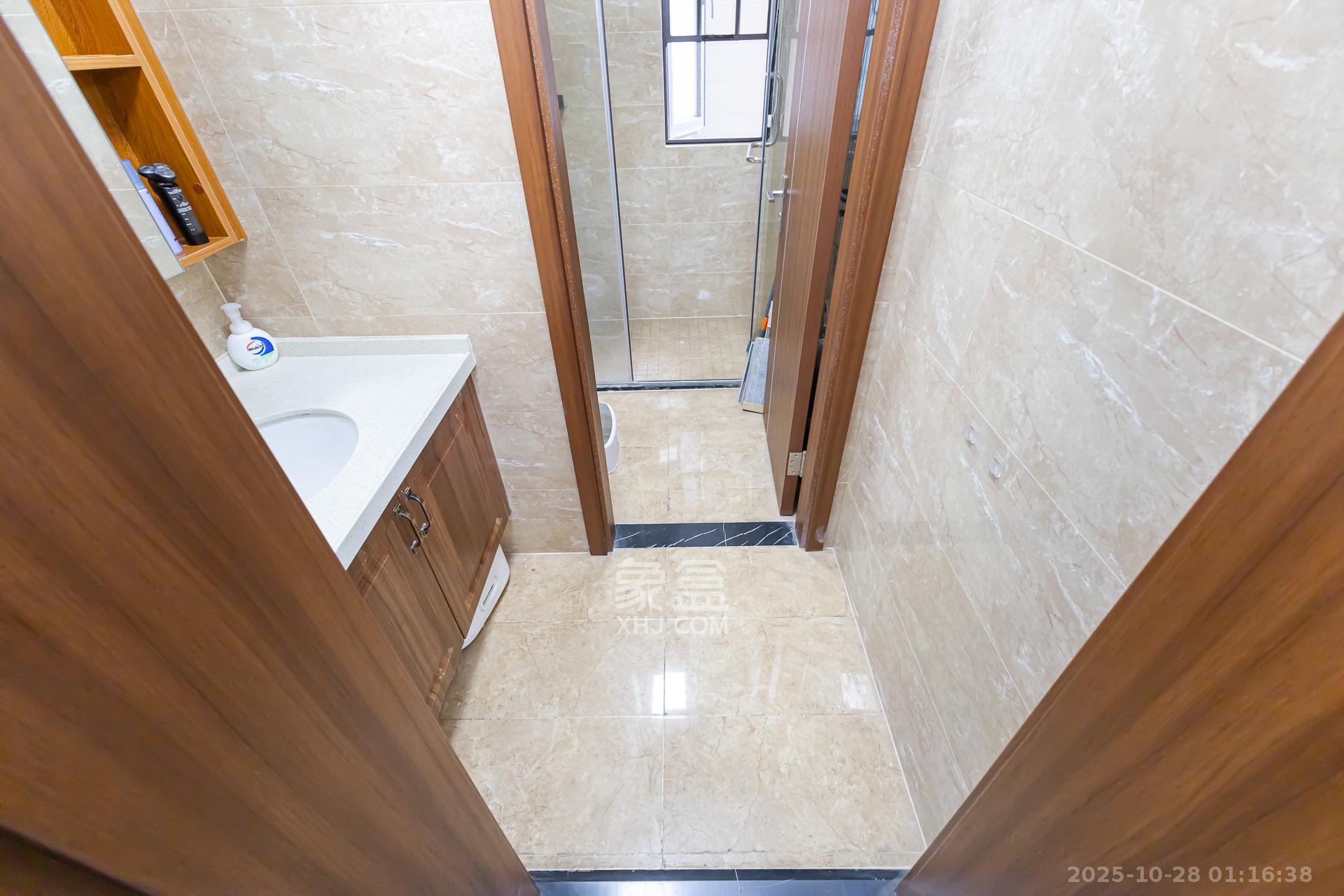 万润滨江天著  4室2厅2卫    128.0万 万润滨江天著  4室2厅2卫    128.0万卫生间