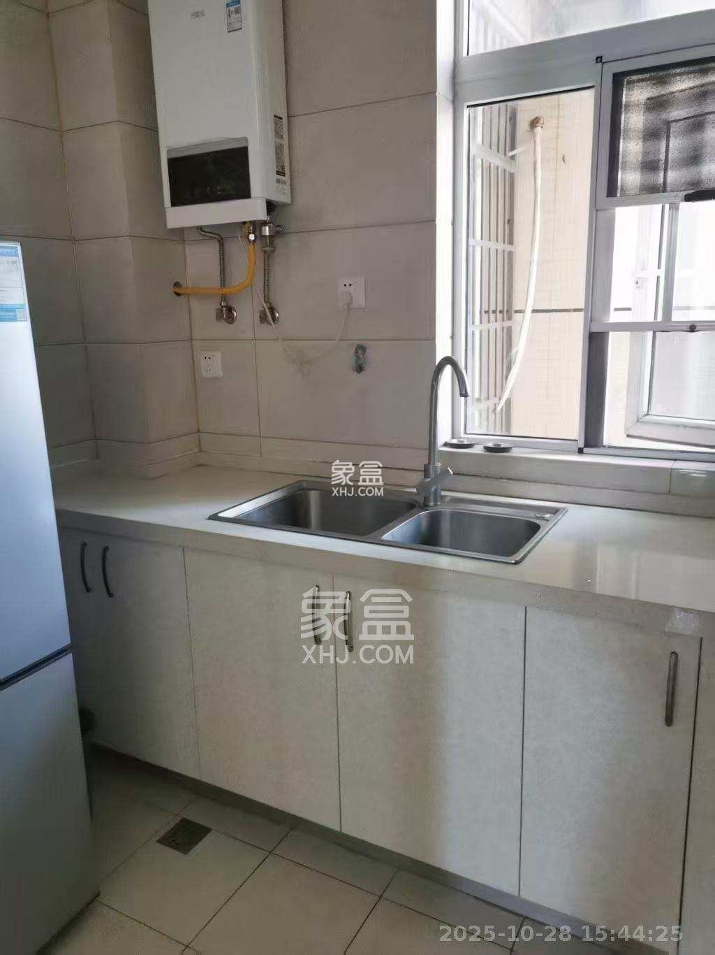 和悦城(蟠龙景苑) 3室2厅2卫 2200.0元/月 和悦城(蟠龙景苑) 3室2厅2卫 2200.0元/月室内图