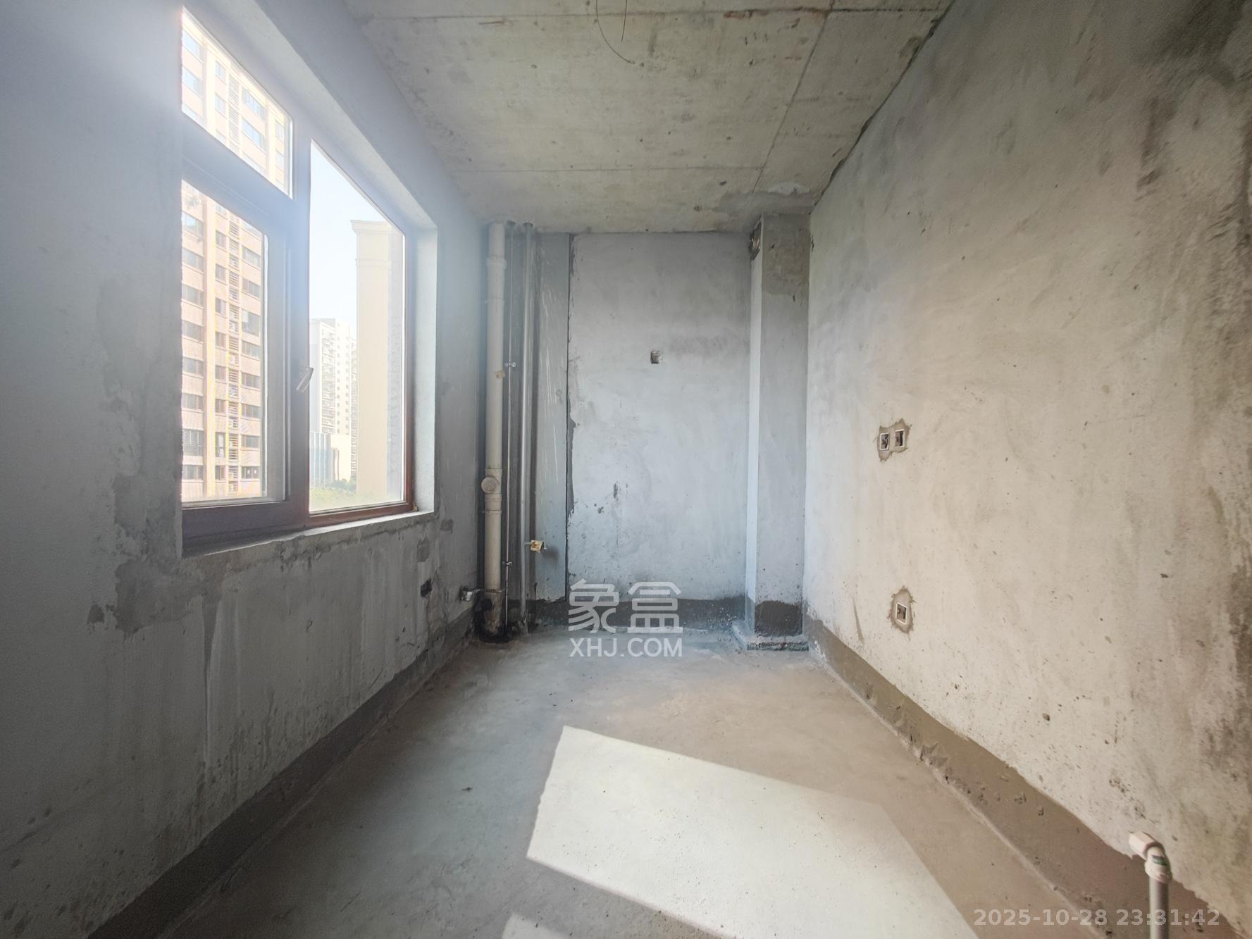 湘核新家园  4室2厅2卫    128.0万 湘核新家园  4室2厅2卫    128.0万厨房