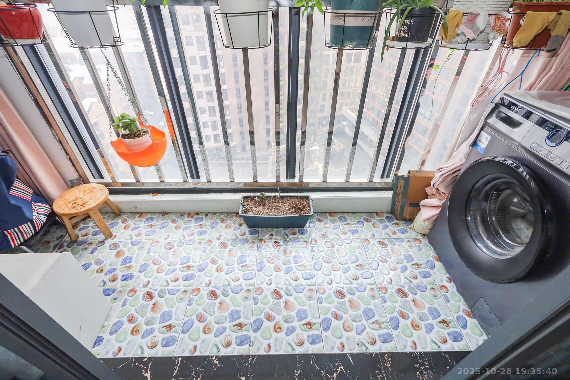 中交里城  2室2厅1卫    72.8万阳台