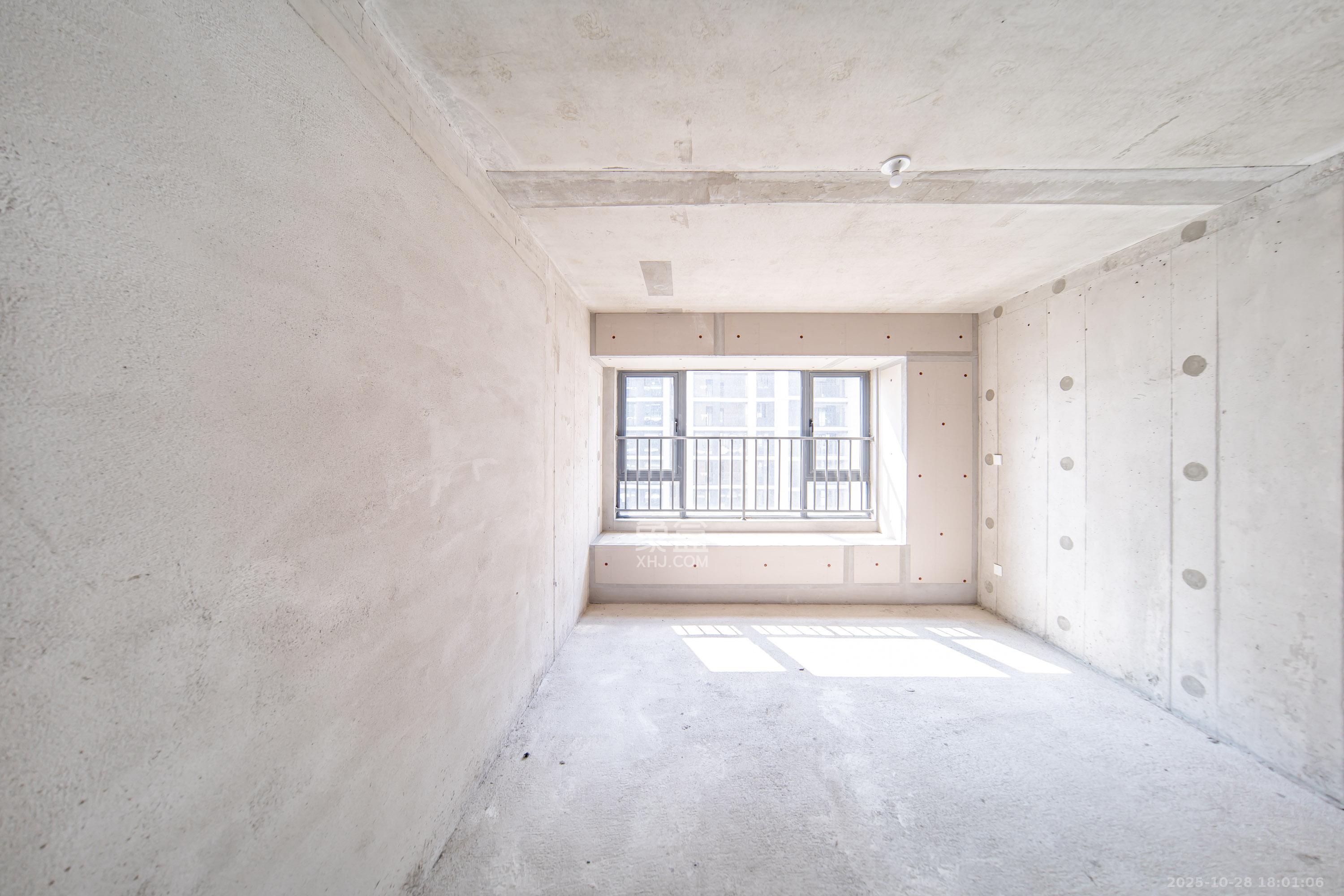 中建钰山湖  4室2厅2卫    210.0万卧室