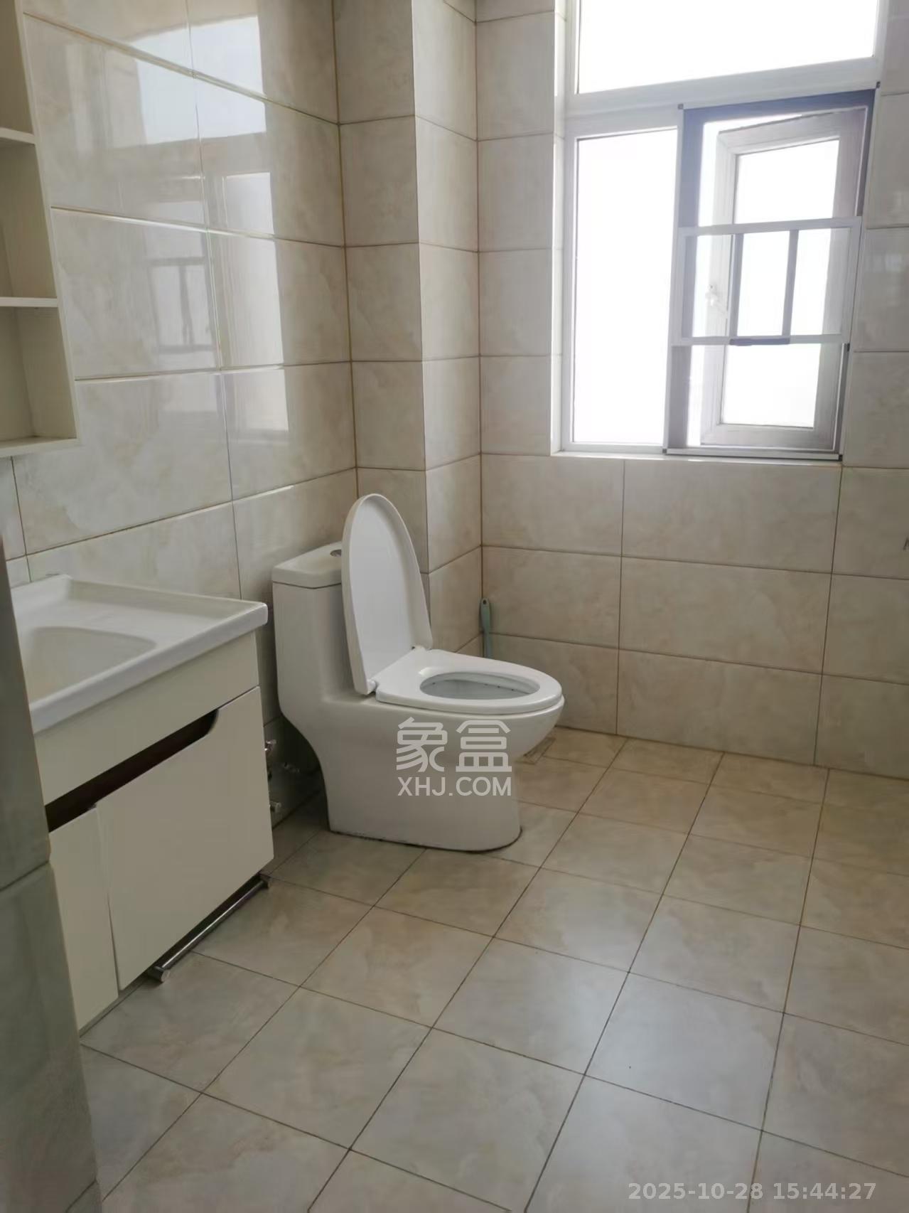 和悦城(蟠龙景苑)  3室2厅2卫    2200.0元/月室内图