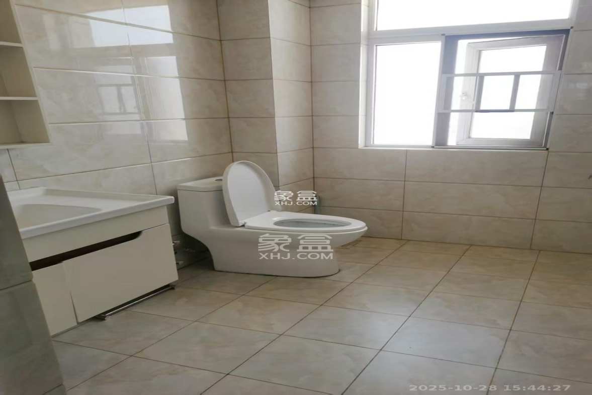 和悦城(蟠龙景苑) 3室2厅2卫 2200.0元/月 和悦城(蟠龙景苑) 3室2厅2卫 2200.0元/月室内图