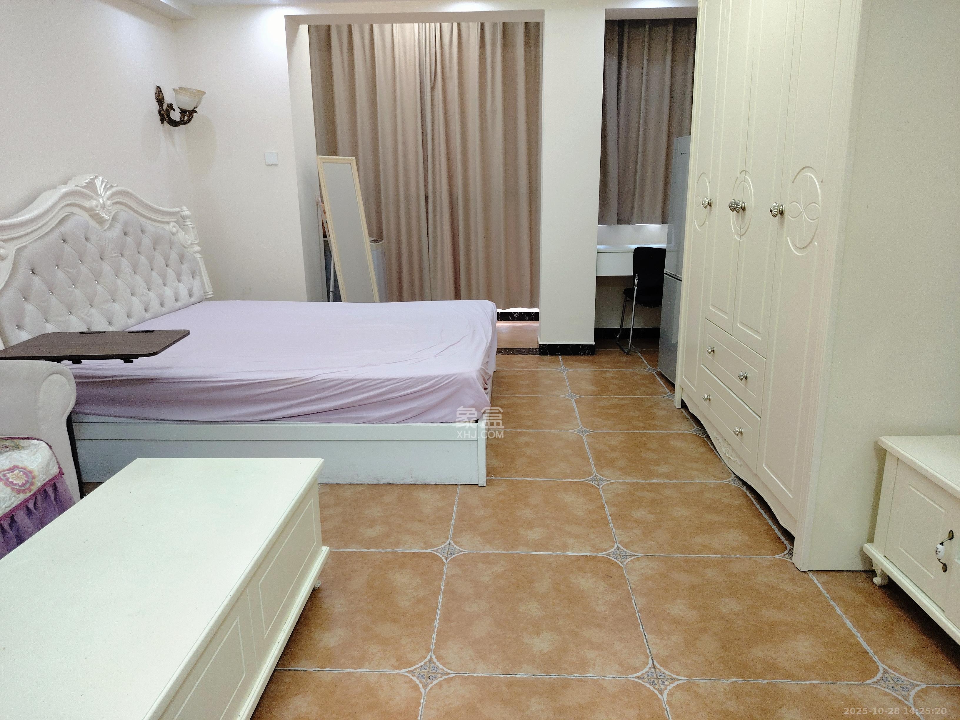 北辰三角洲E4区  1室1厅1卫    1800.0元/月