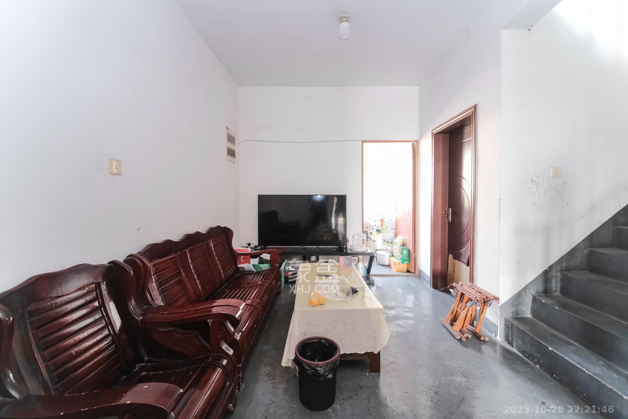 金鹰机电大市场 1室0厅0卫 65.0万 金鹰机电大市场 1室0厅0卫 65.0万客厅