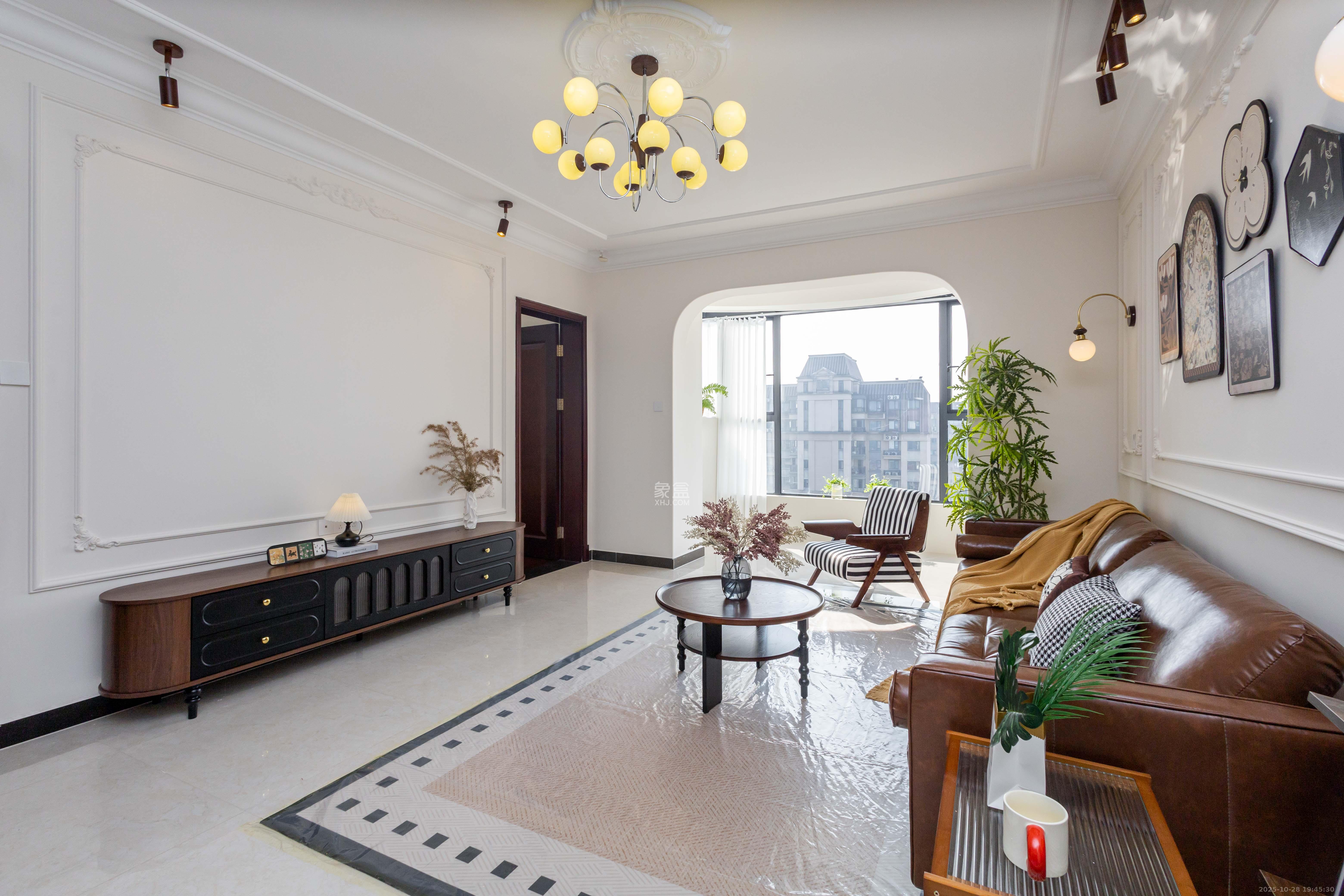 恒大江湾 4室2厅2卫 132.8万 恒大江湾 4室2厅2卫 132.8万客厅