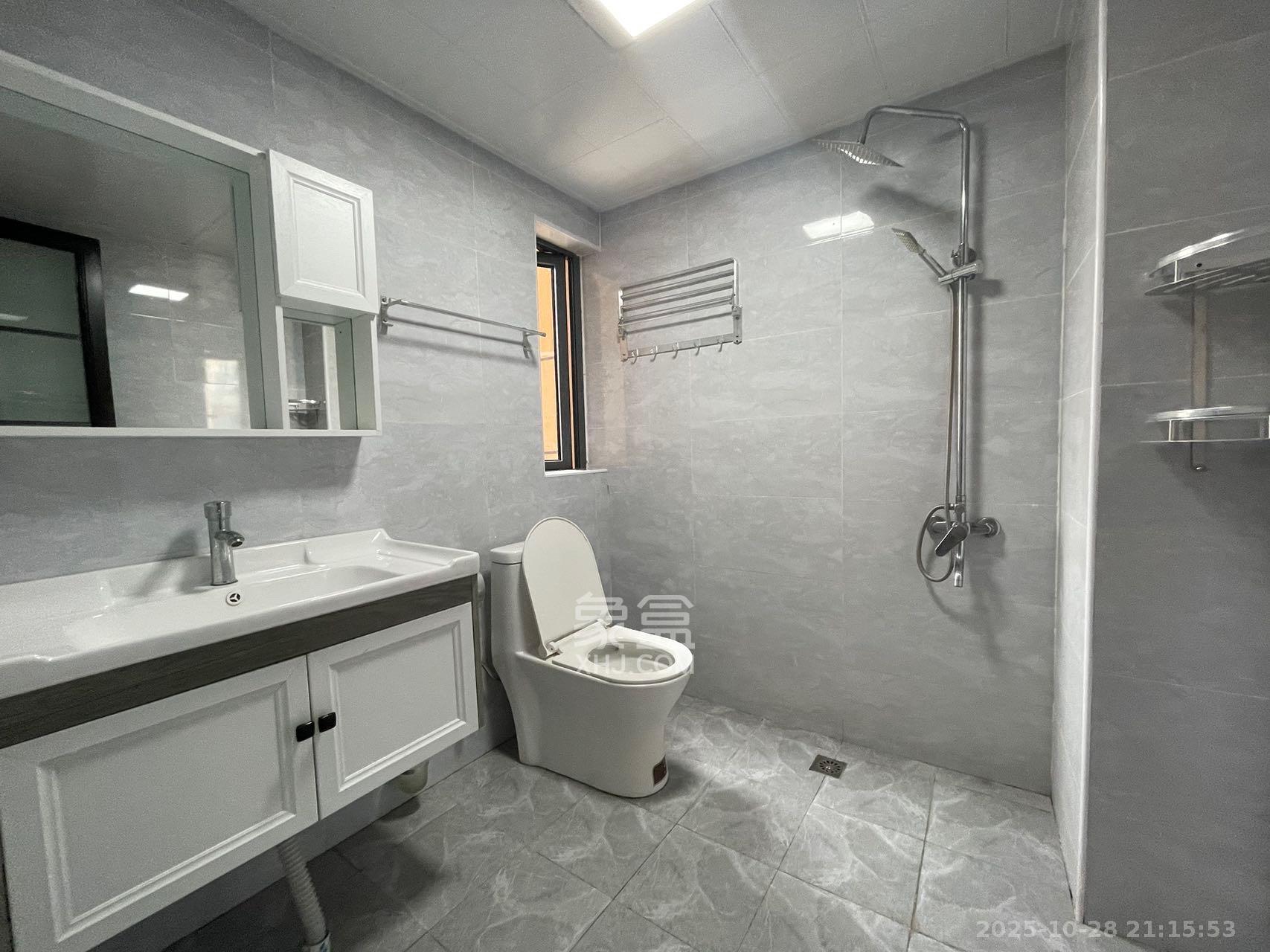 荣盛花语书苑  3室2厅2卫    3500.0元/月 荣盛花语书苑  3室2厅2卫    3500.0元/月室内图