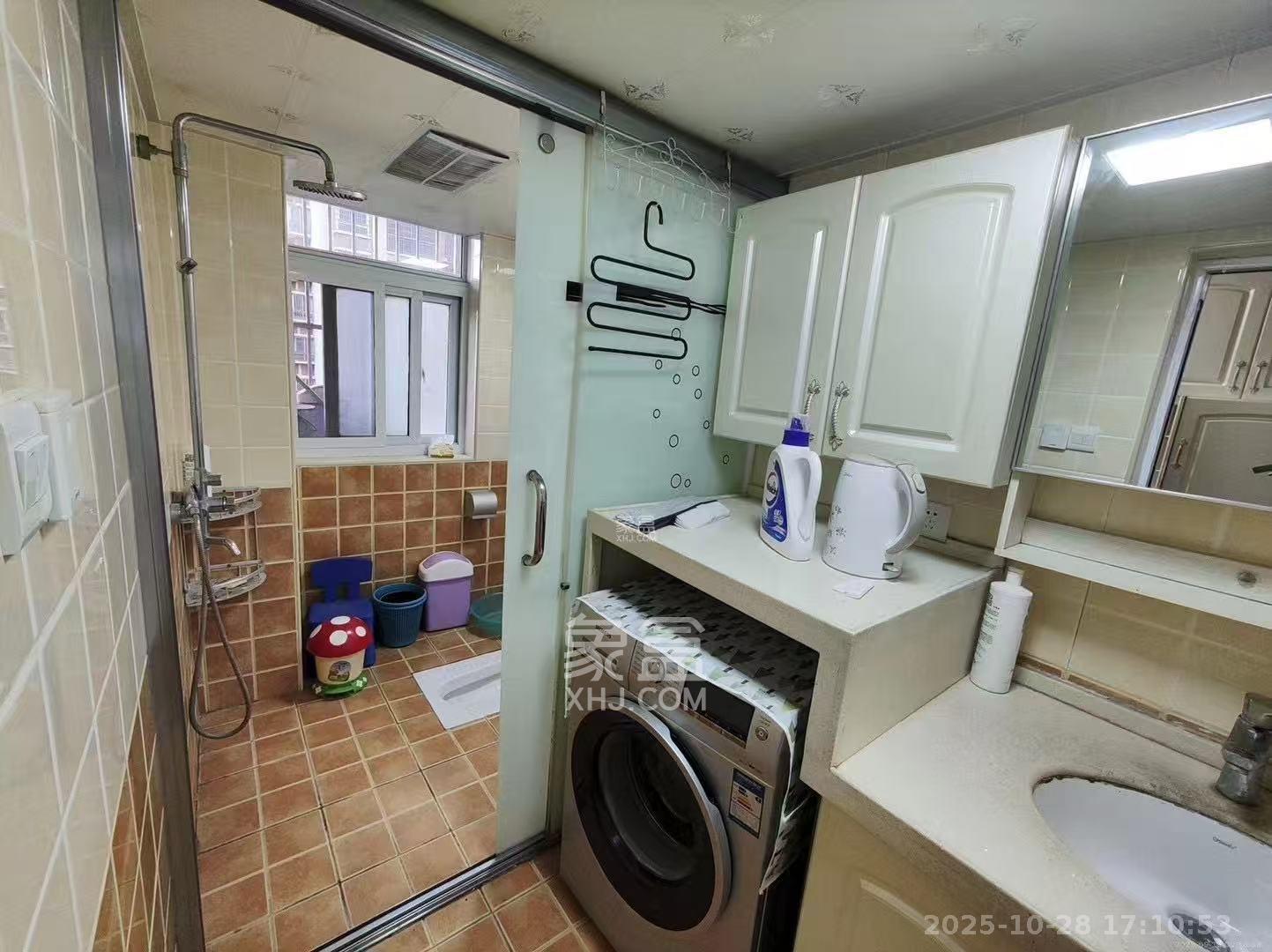 骑龙安置小区  3室2厅2卫    2400.0元/月室内图