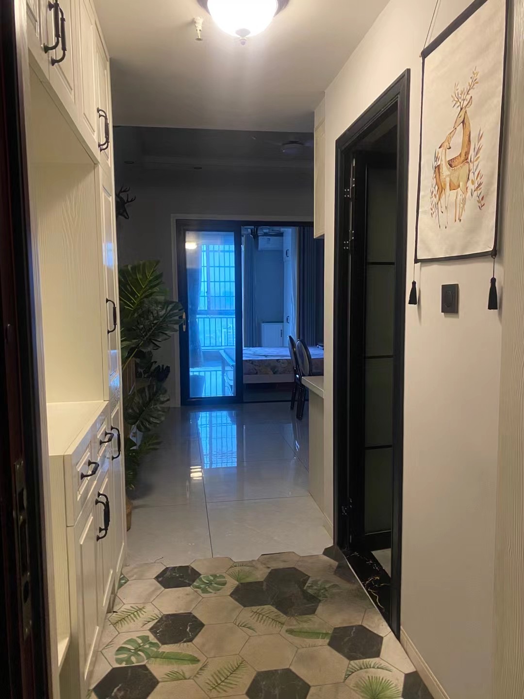 鑫天国际（鑫天偶遇）  1室1厅1卫    1600.0元/月室内图